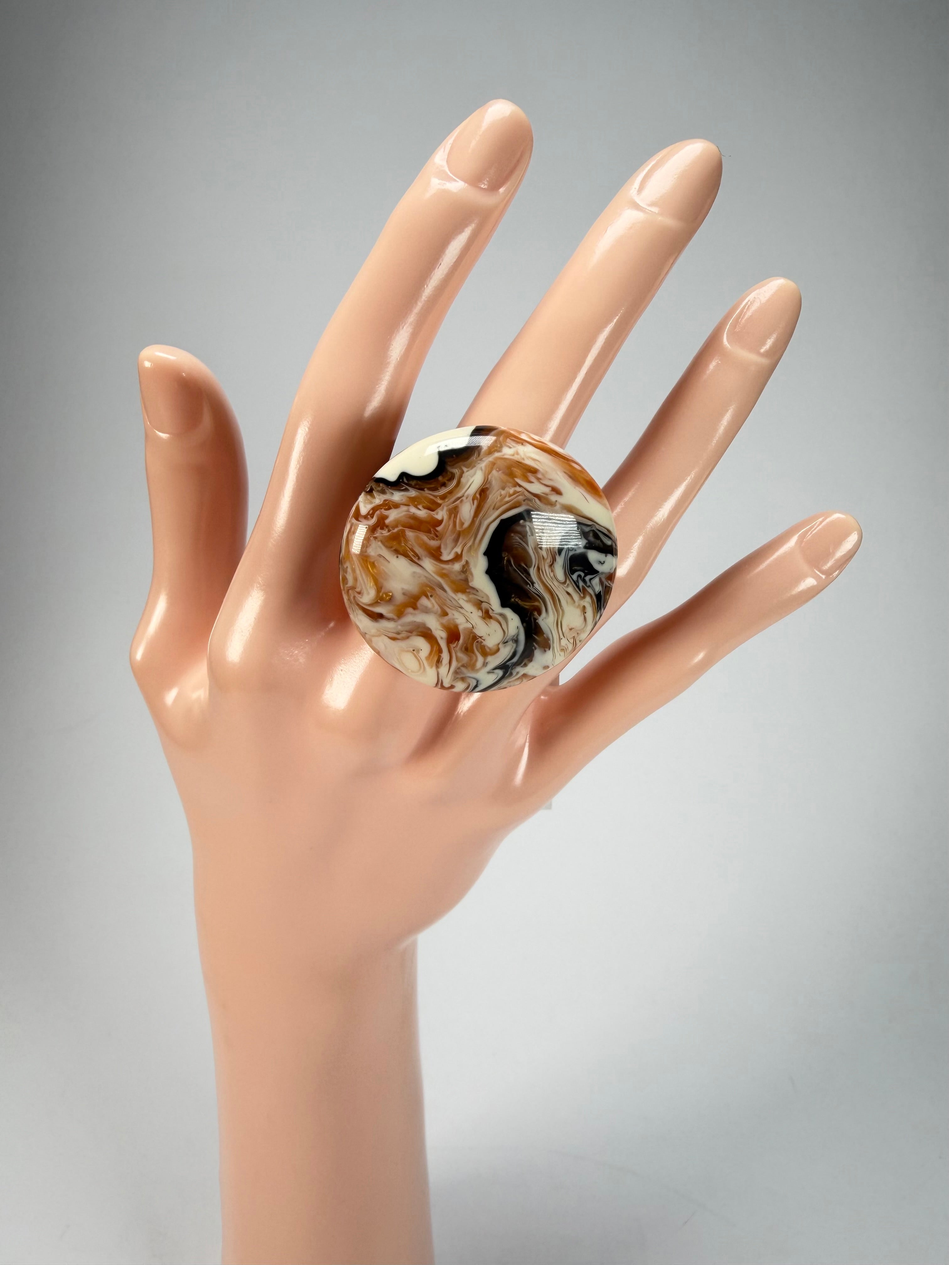 Sobral - Carmelo "Onda Circle" Resin Ring ( 005324 ) - Size UK U / US 10