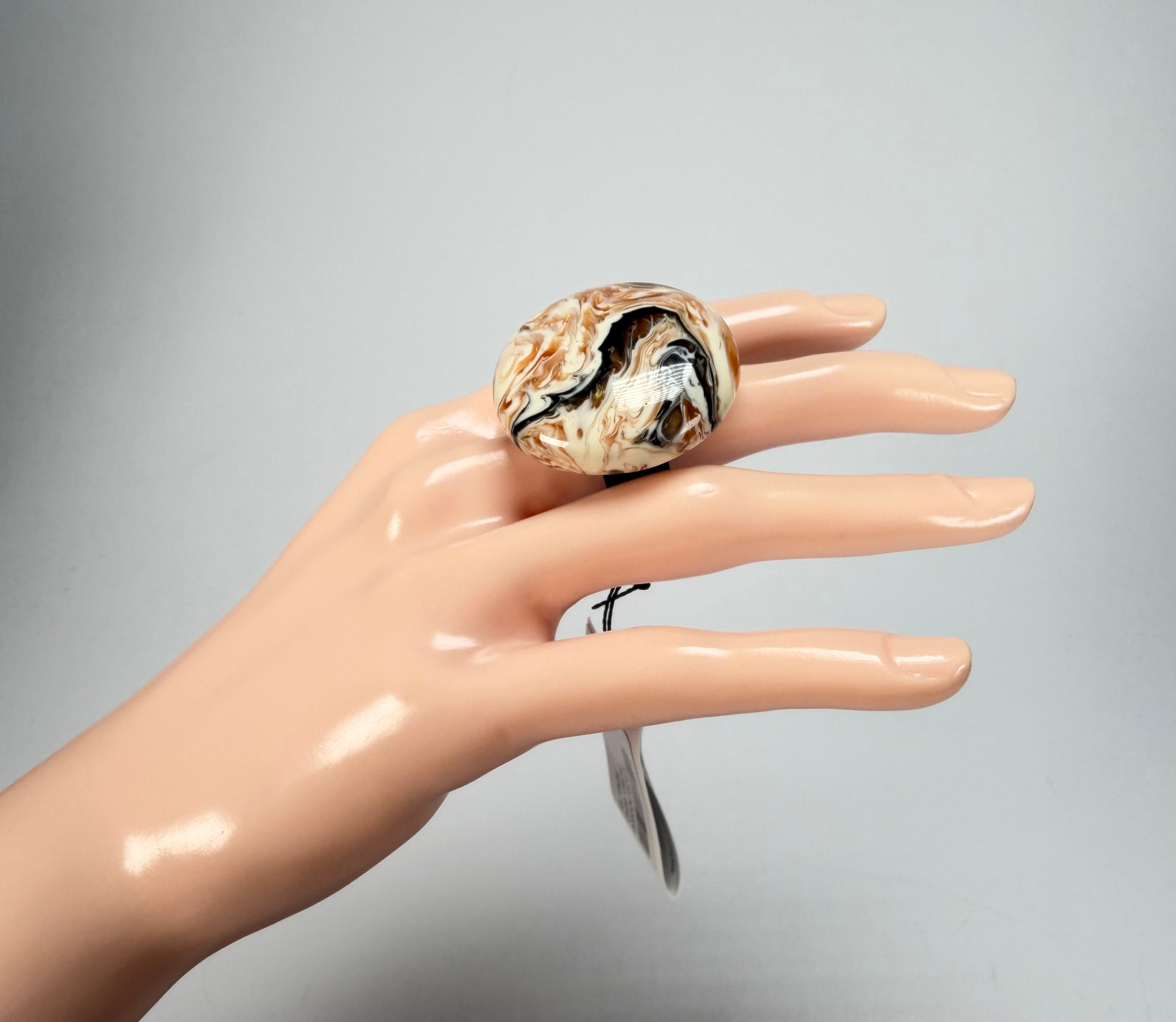Sobral - Carmelo "Onda Circle" Resin Ring ( 005324 ) - Size UK U / US 10