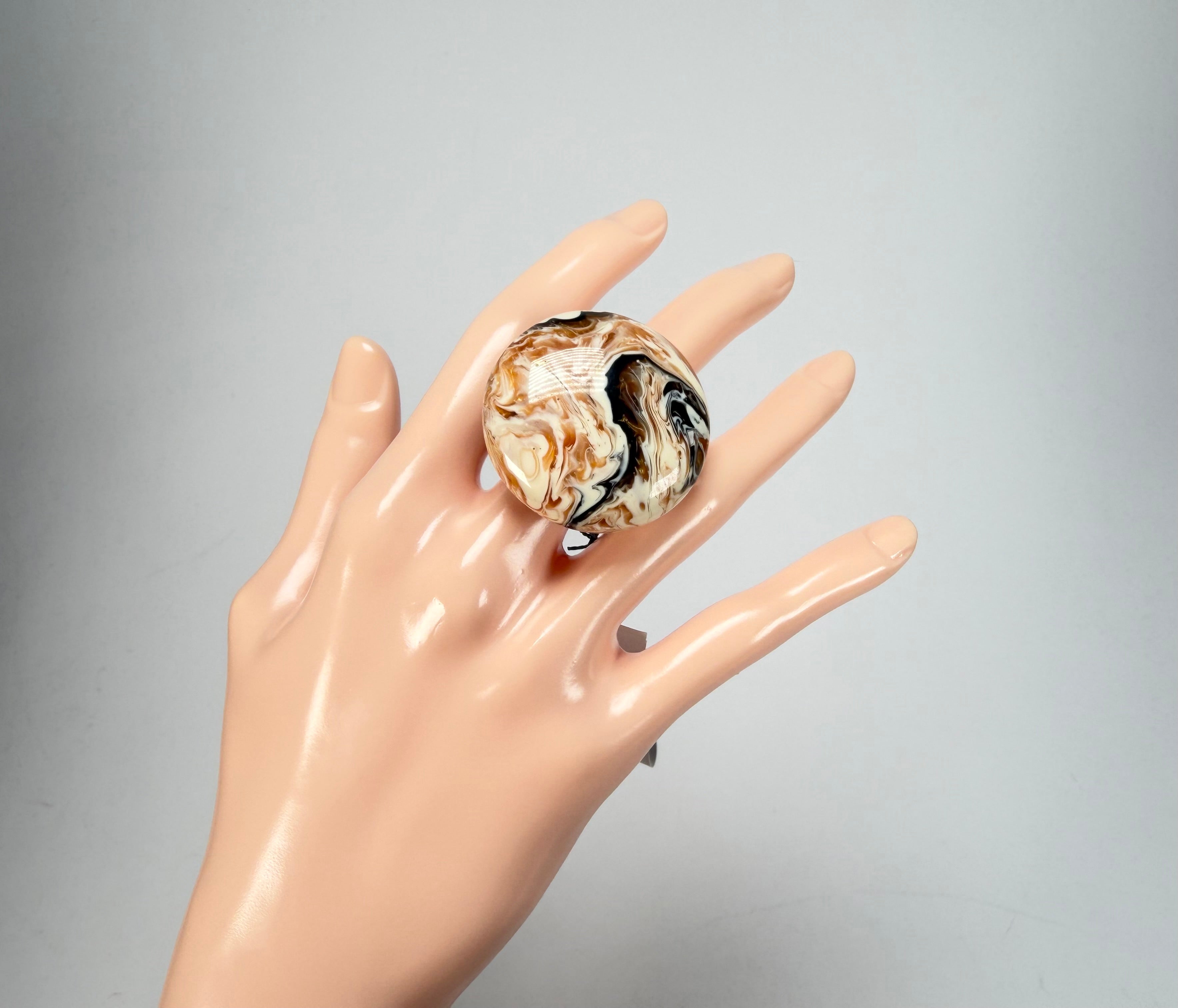 Sobral - Carmelo "Onda Circle" Resin Ring ( 005324 ) - Size UK U / US 10
