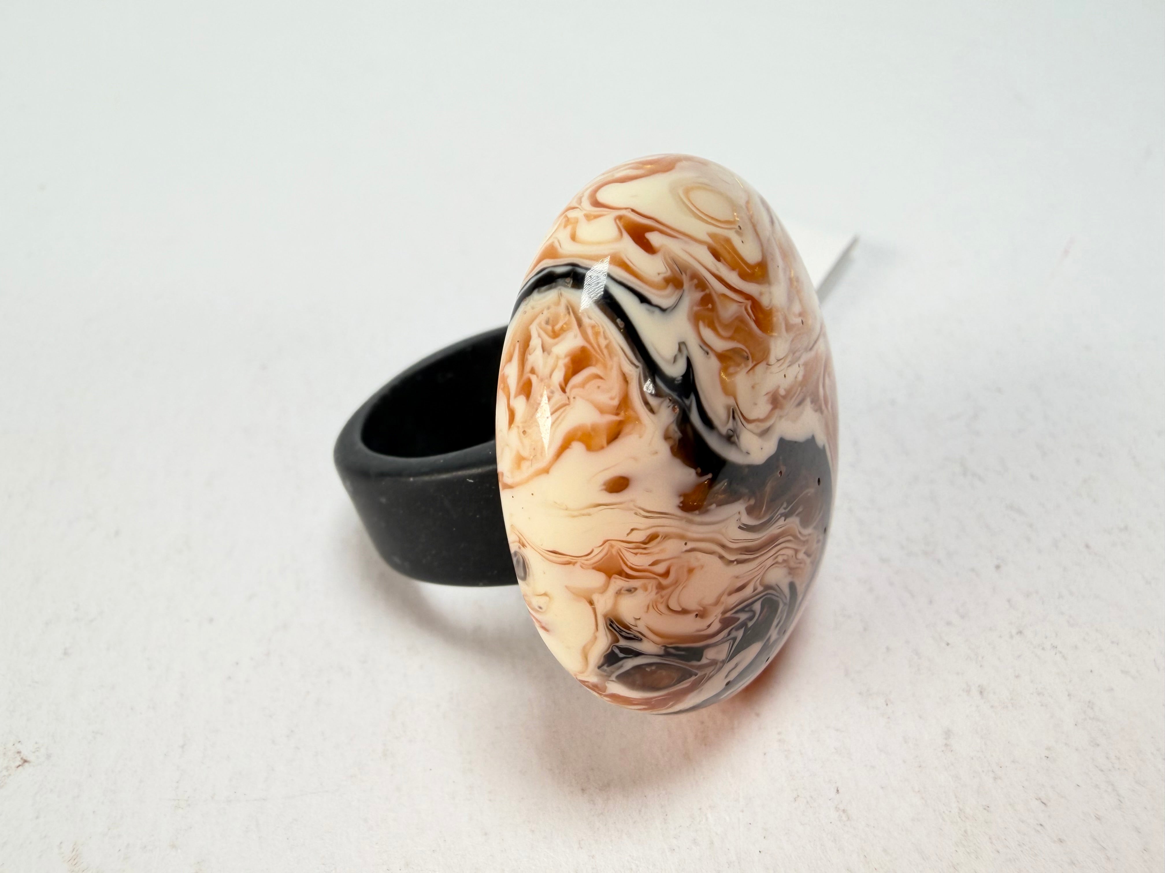 Sobral - Carmelo "Onda Circle" Resin Ring ( 005324 ) - Size UK U / US 10