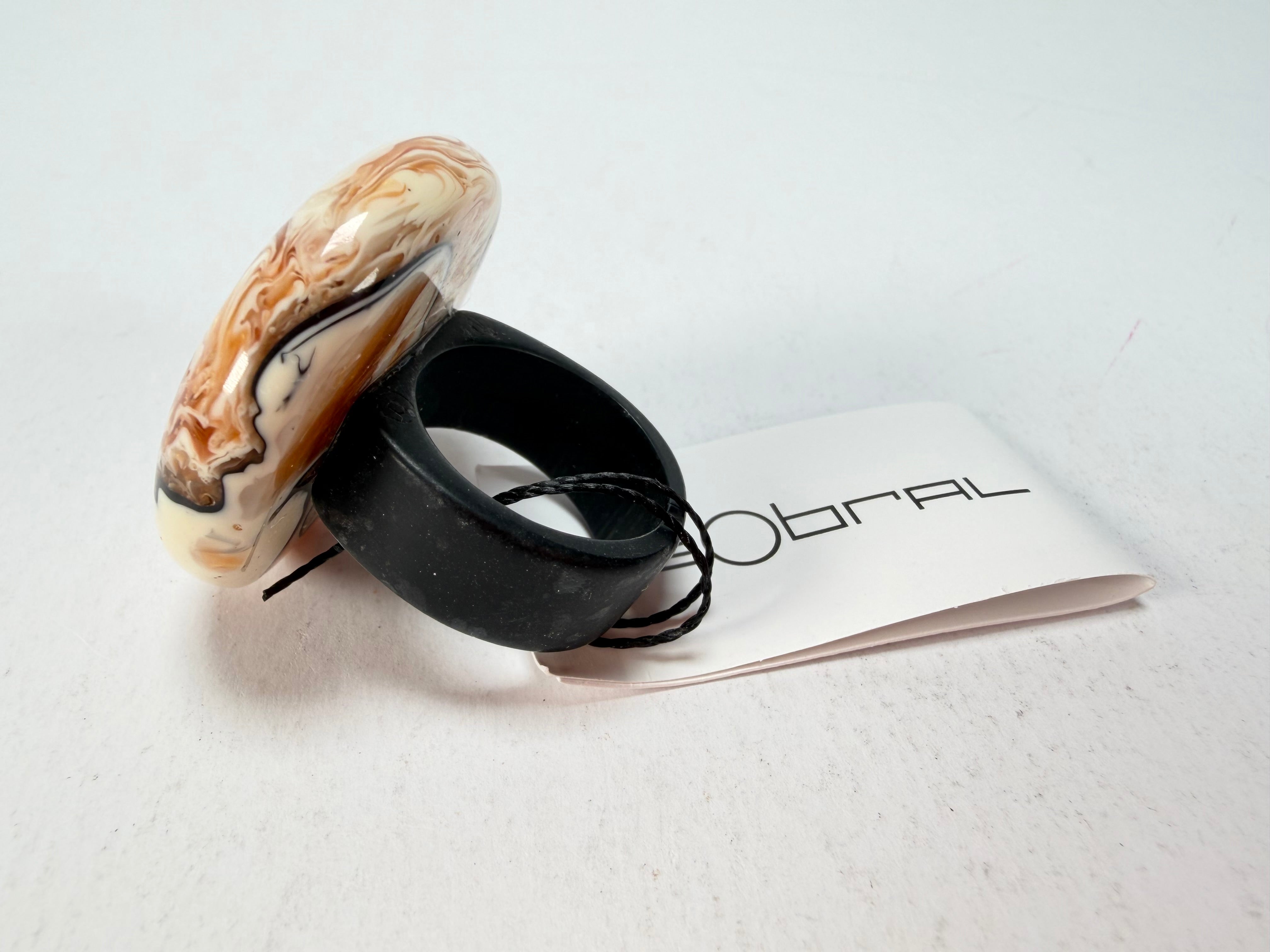 Sobral - Carmelo "Onda Circle" Resin Ring ( 005324 ) - Size UK U / US 10