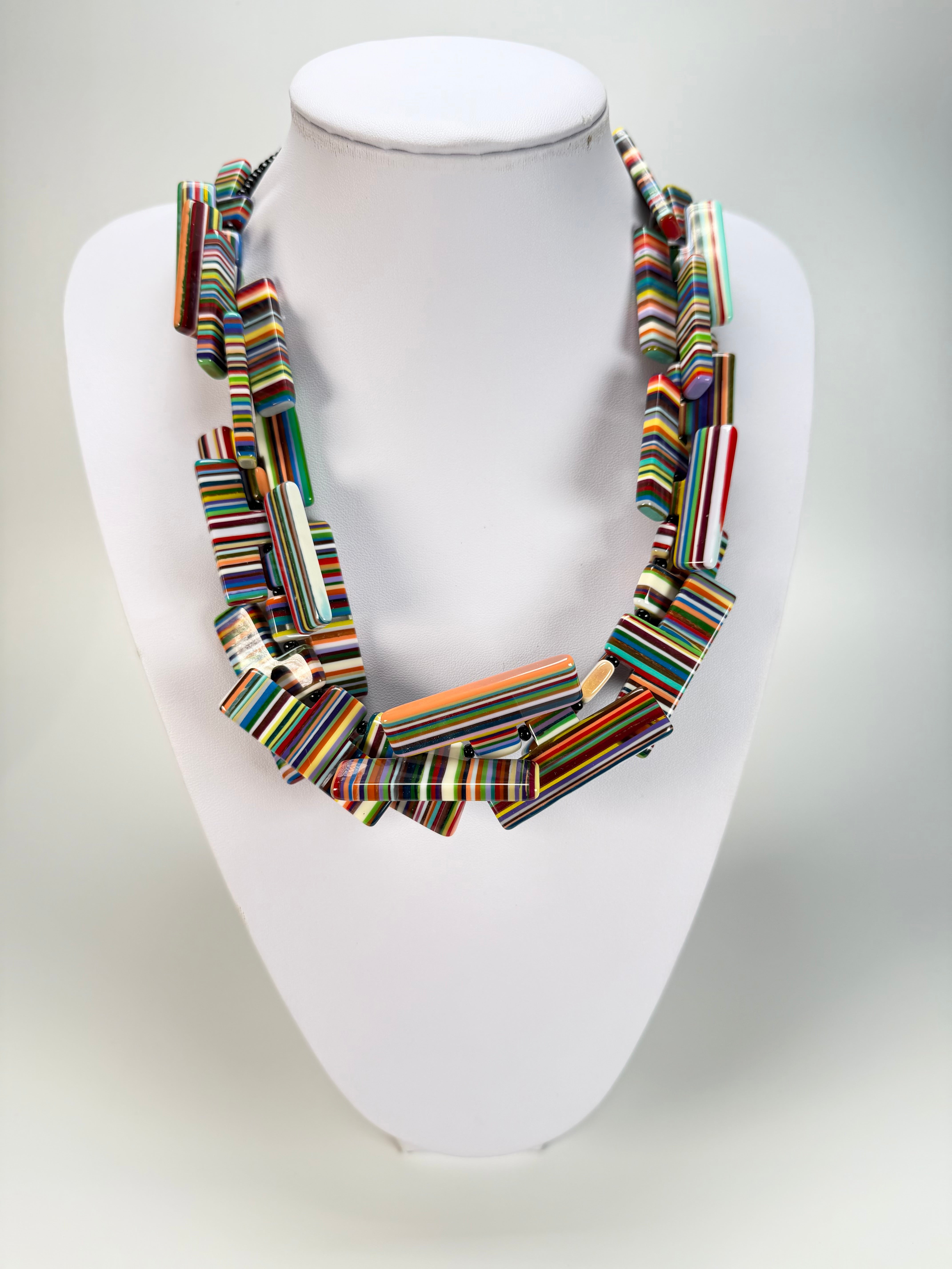 Sobral - Pop Art "Neoconcretismo" Resin Necklace ( 003885 )