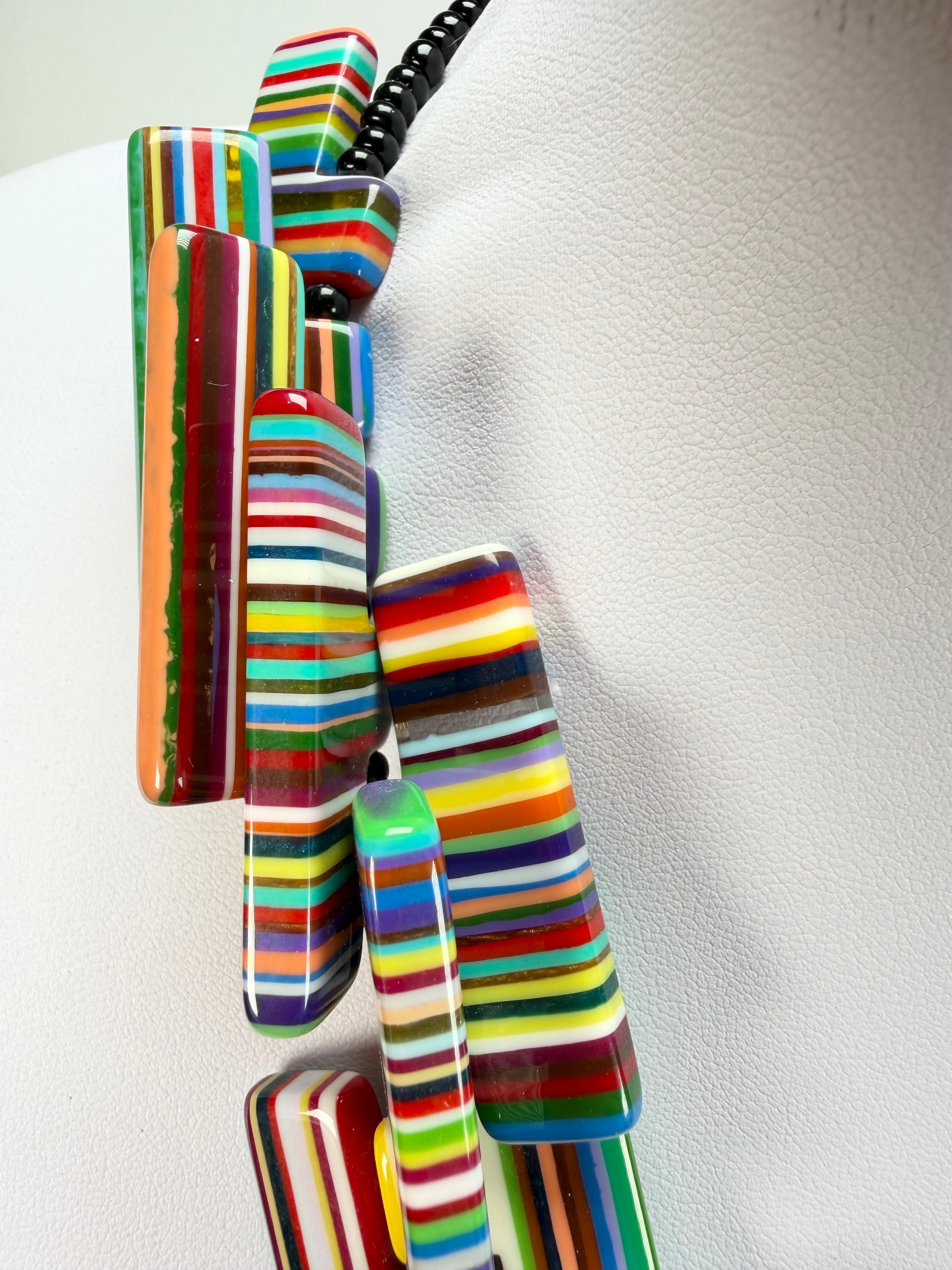 Sobral - Pop Art "Neoconcretismo" Resin Necklace ( 003885 )