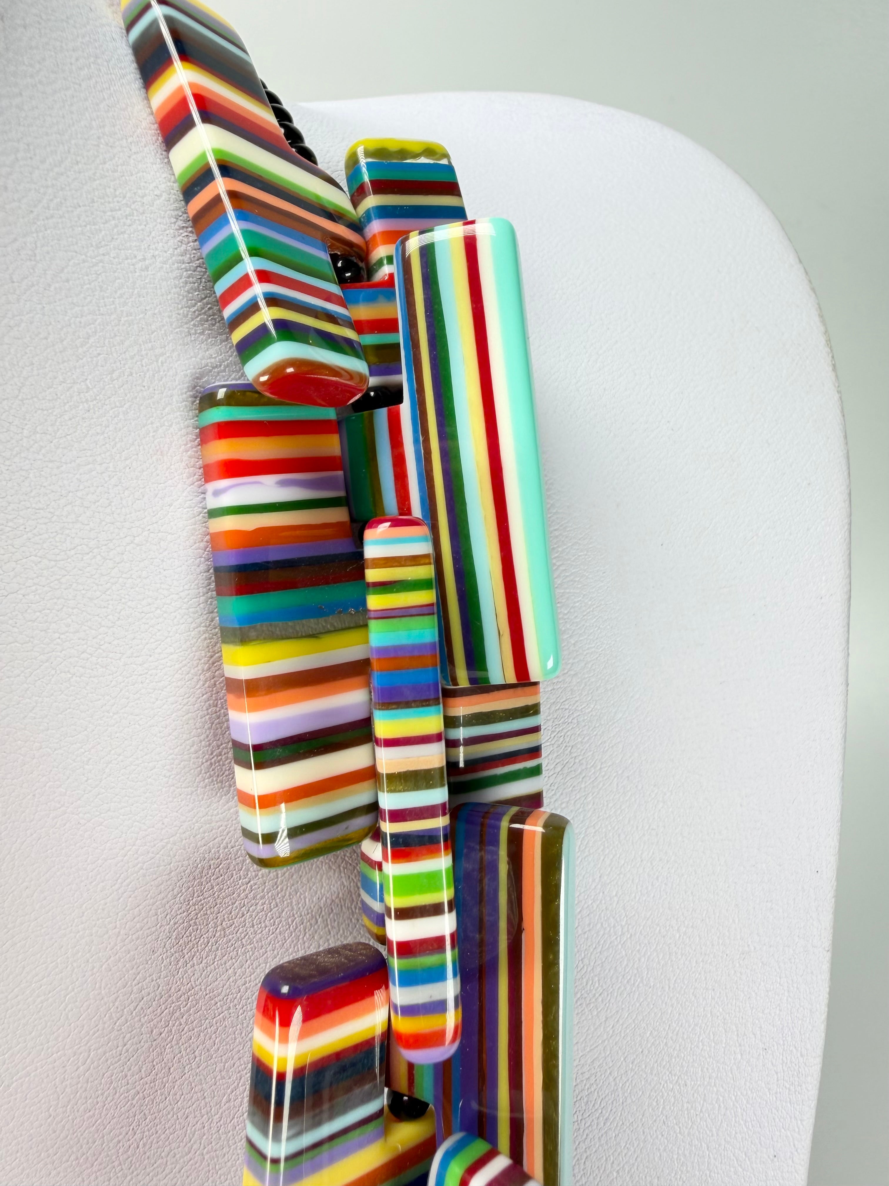 Sobral - Pop Art "Neoconcretismo" Resin Necklace ( 003885 )