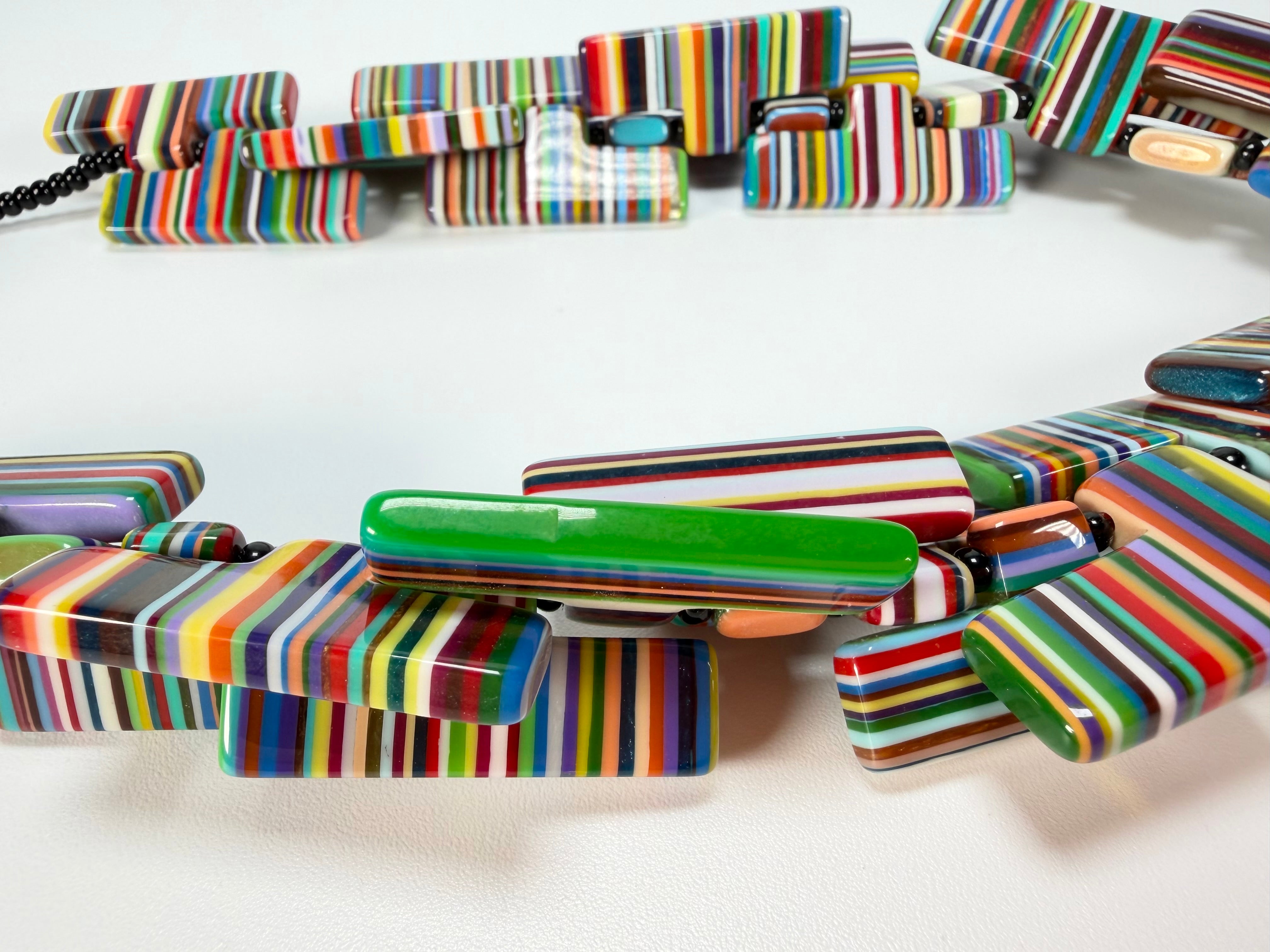 Sobral - Pop Art "Neoconcretismo" Resin Necklace ( 003885 )