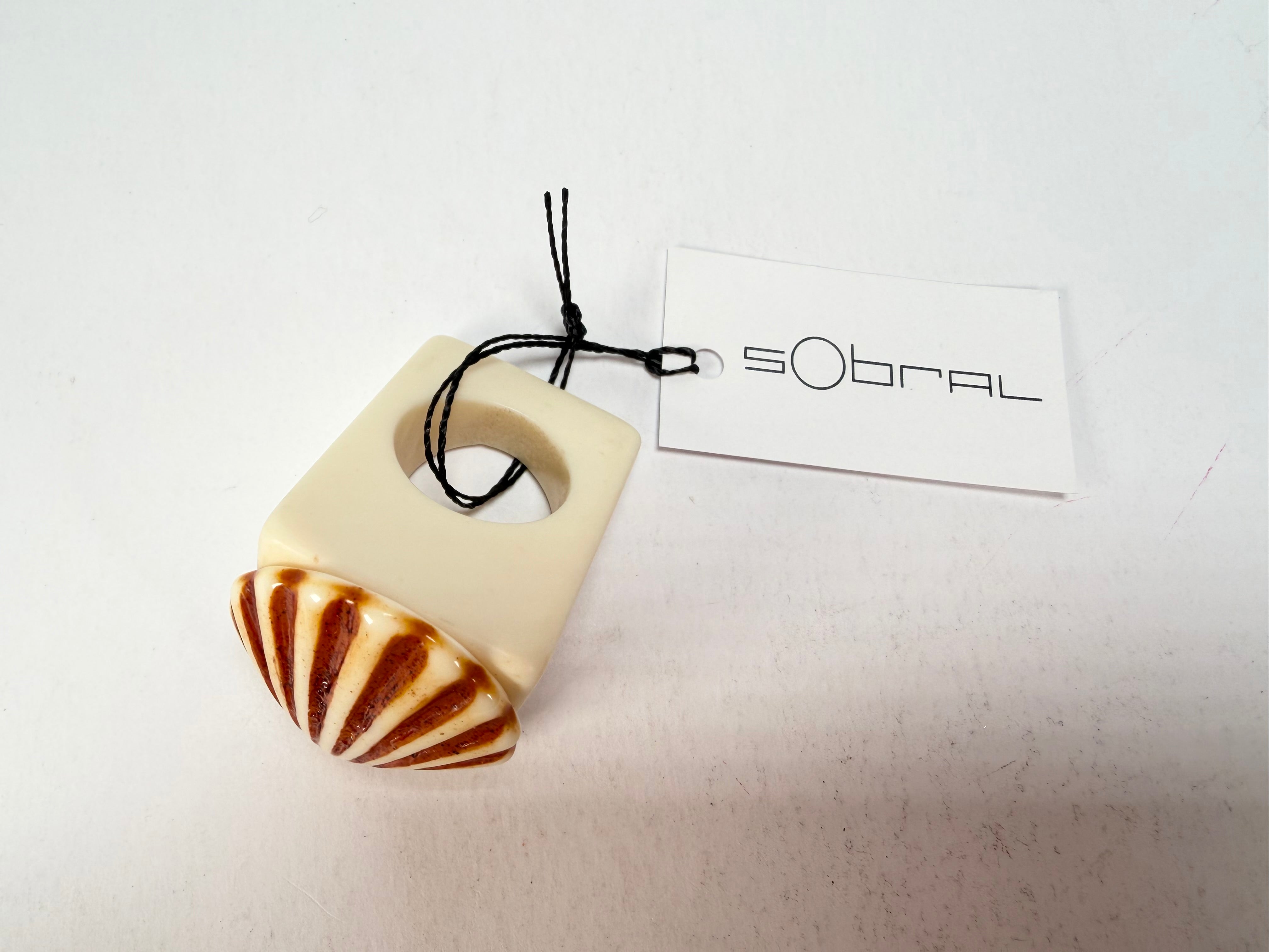 Sobral - Búzios "Praia dos Amores" Resin Ring ( 000000 ) - Size UK N / US 6.5