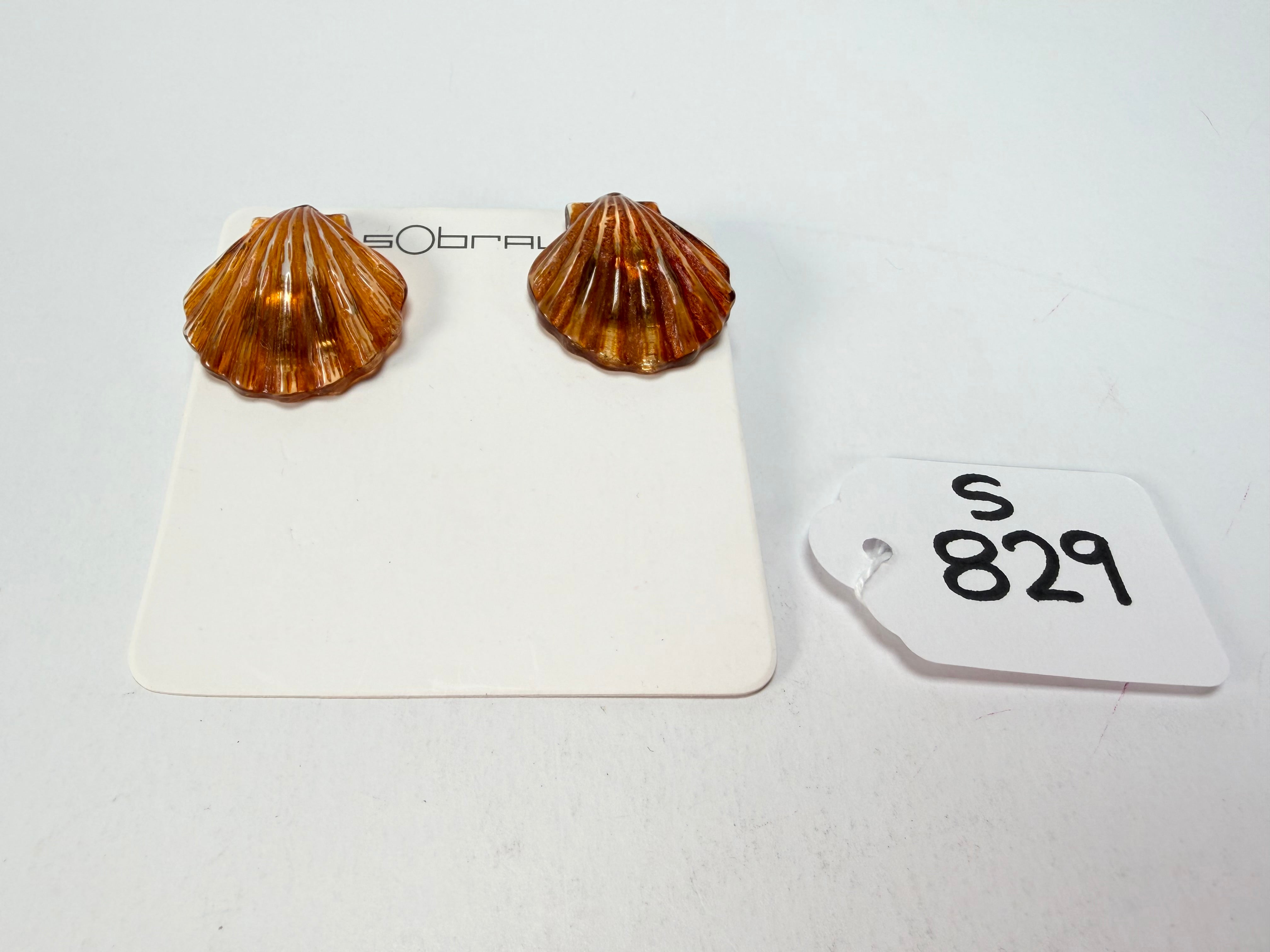 Sobral - Búzios "Praia do Forno" Resin Clip On Earrings ( 000000 )