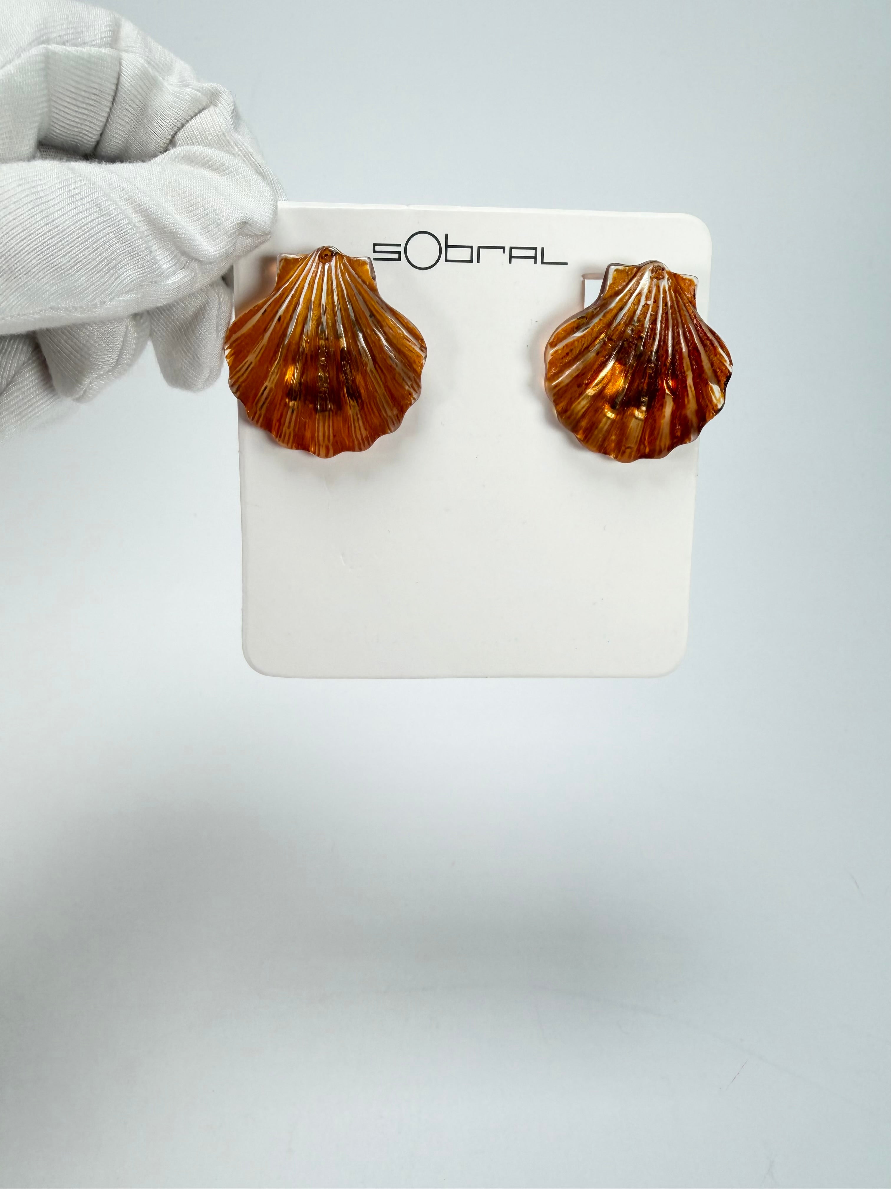 Sobral - Búzios "Praia do Forno" Resin Clip On Earrings ( 000000 )