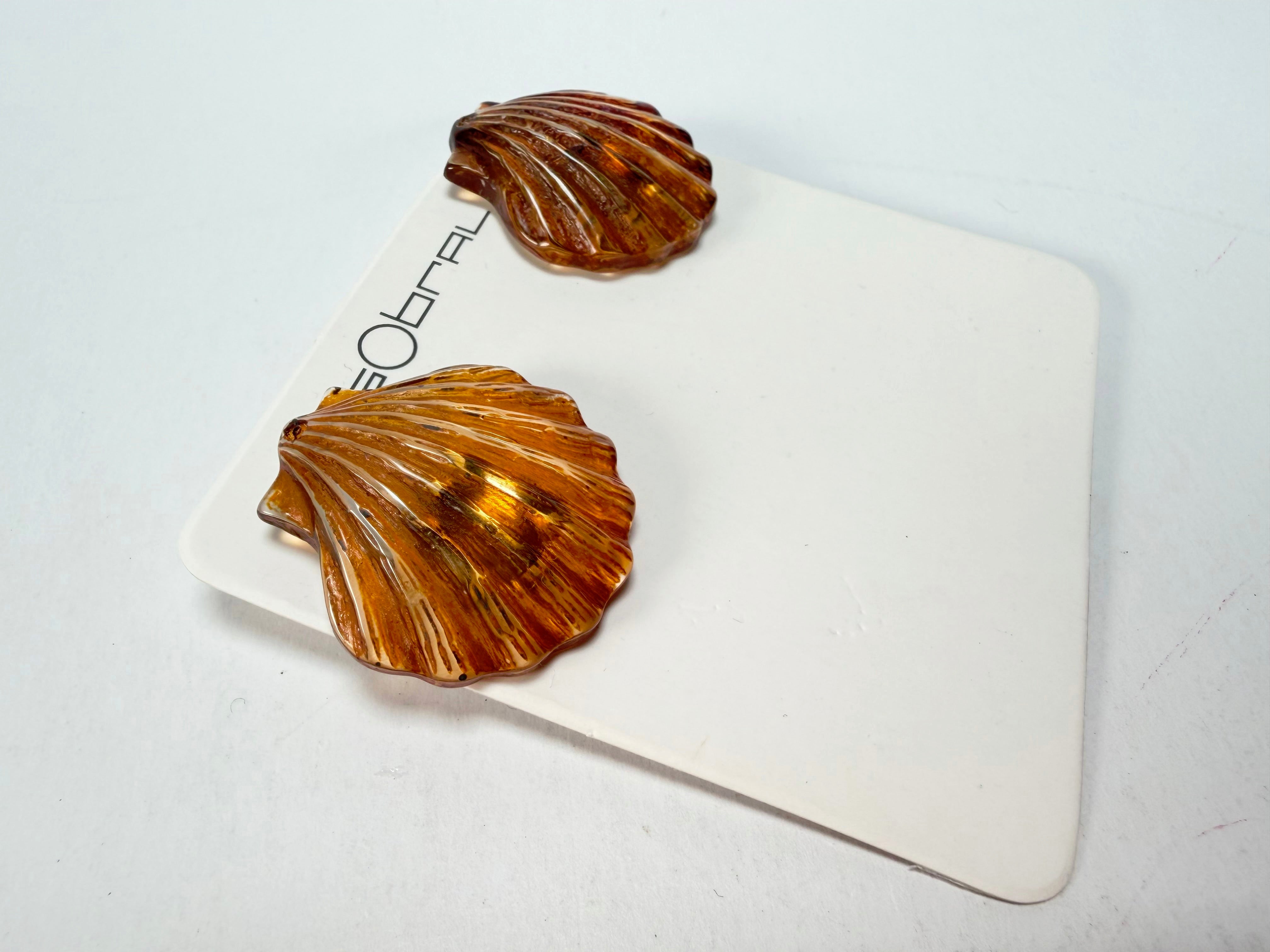 Sobral - Búzios "Praia do Forno" Resin Clip On Earrings ( 000000 )