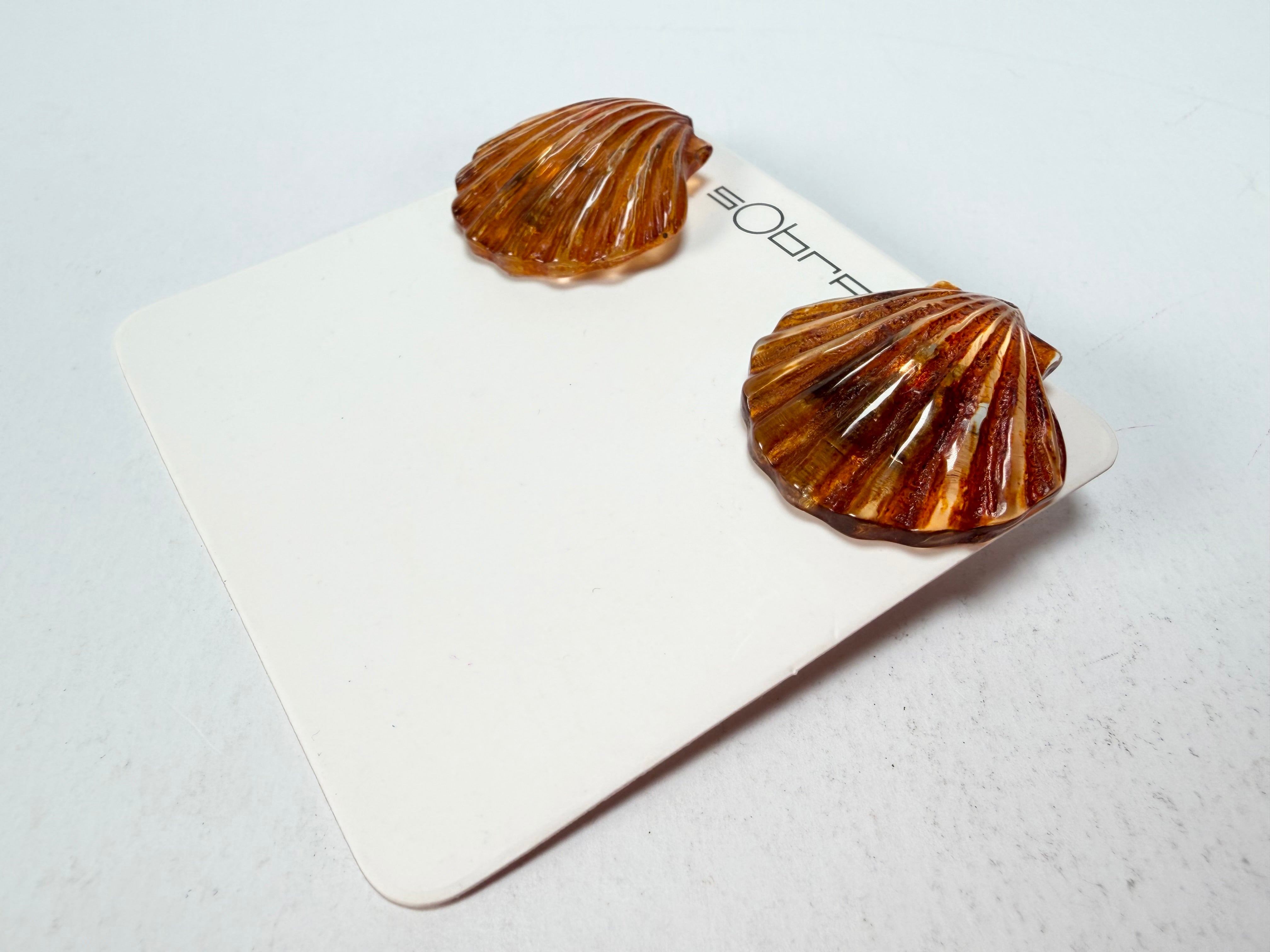 Sobral - Búzios "Praia do Forno" Resin Clip On Earrings ( 000000 )