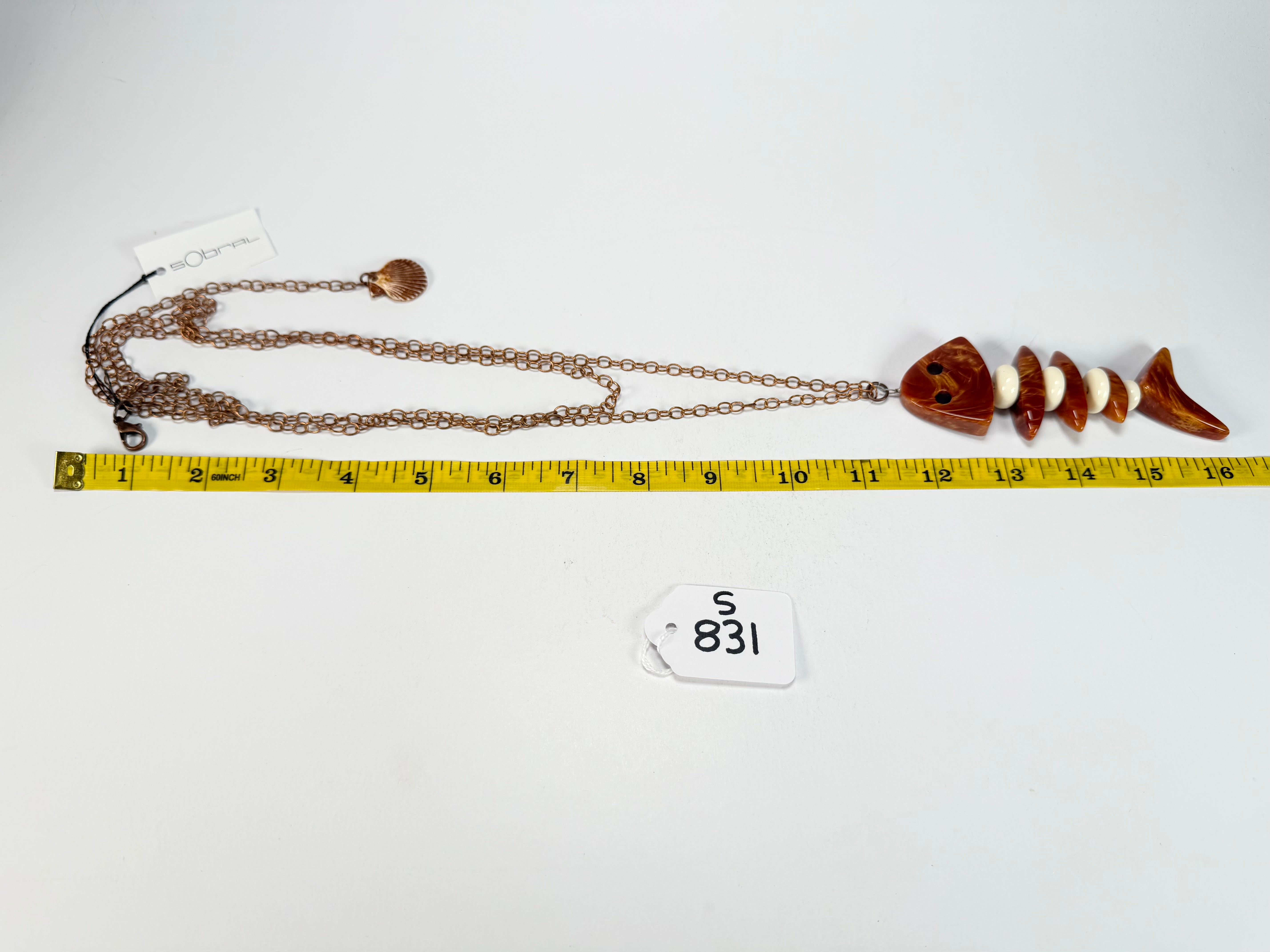 Sobral - Búzios "Praia dos Ossos" Resin Necklace ( 000000 )