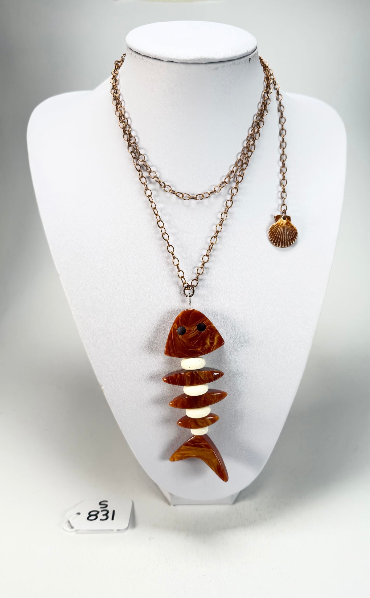 Sobral - Búzios "Praia dos Ossos" Resin Necklace ( 000000 )