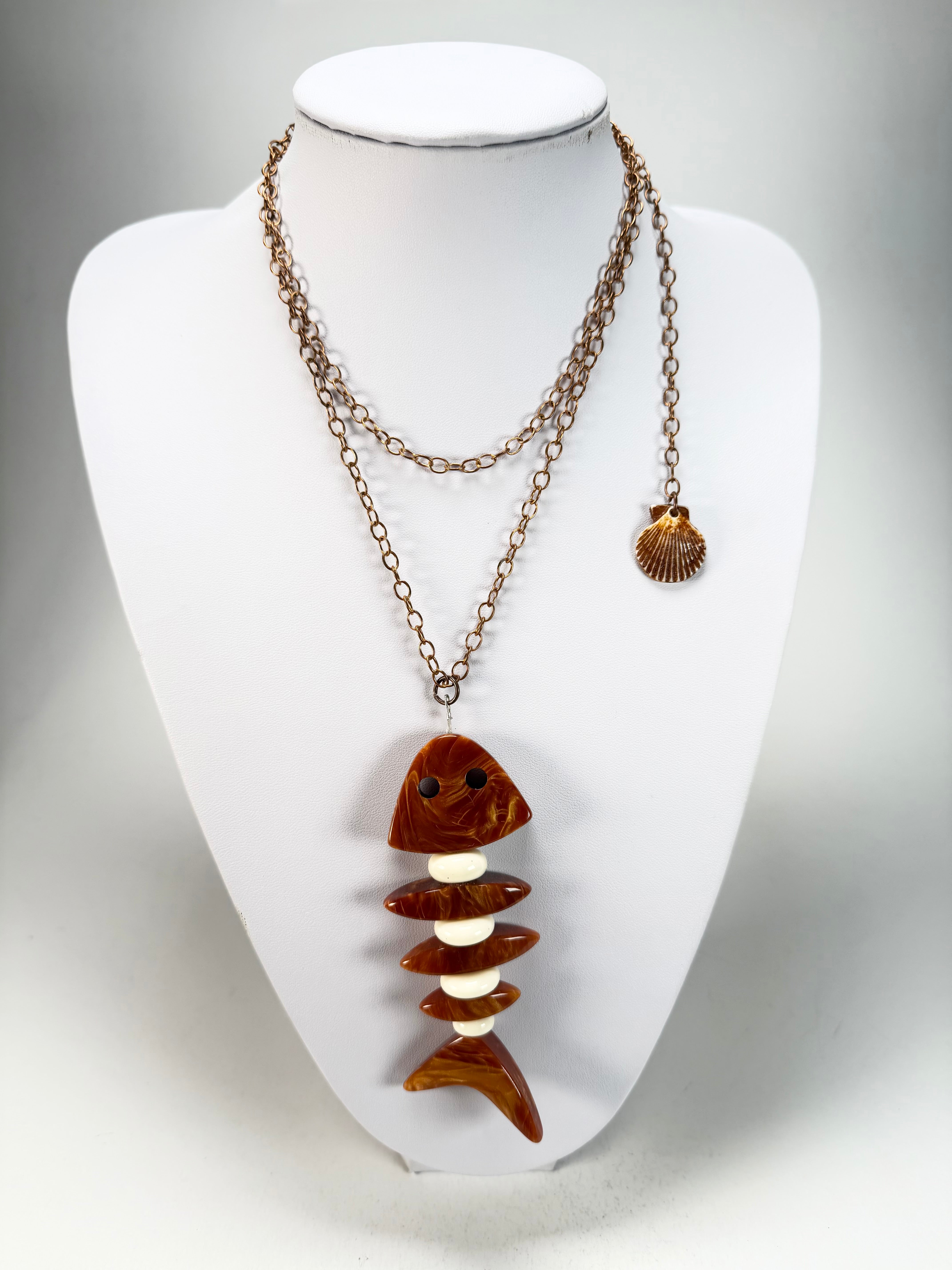 Sobral - Búzios "Praia dos Ossos" Resin Necklace ( 000000 )