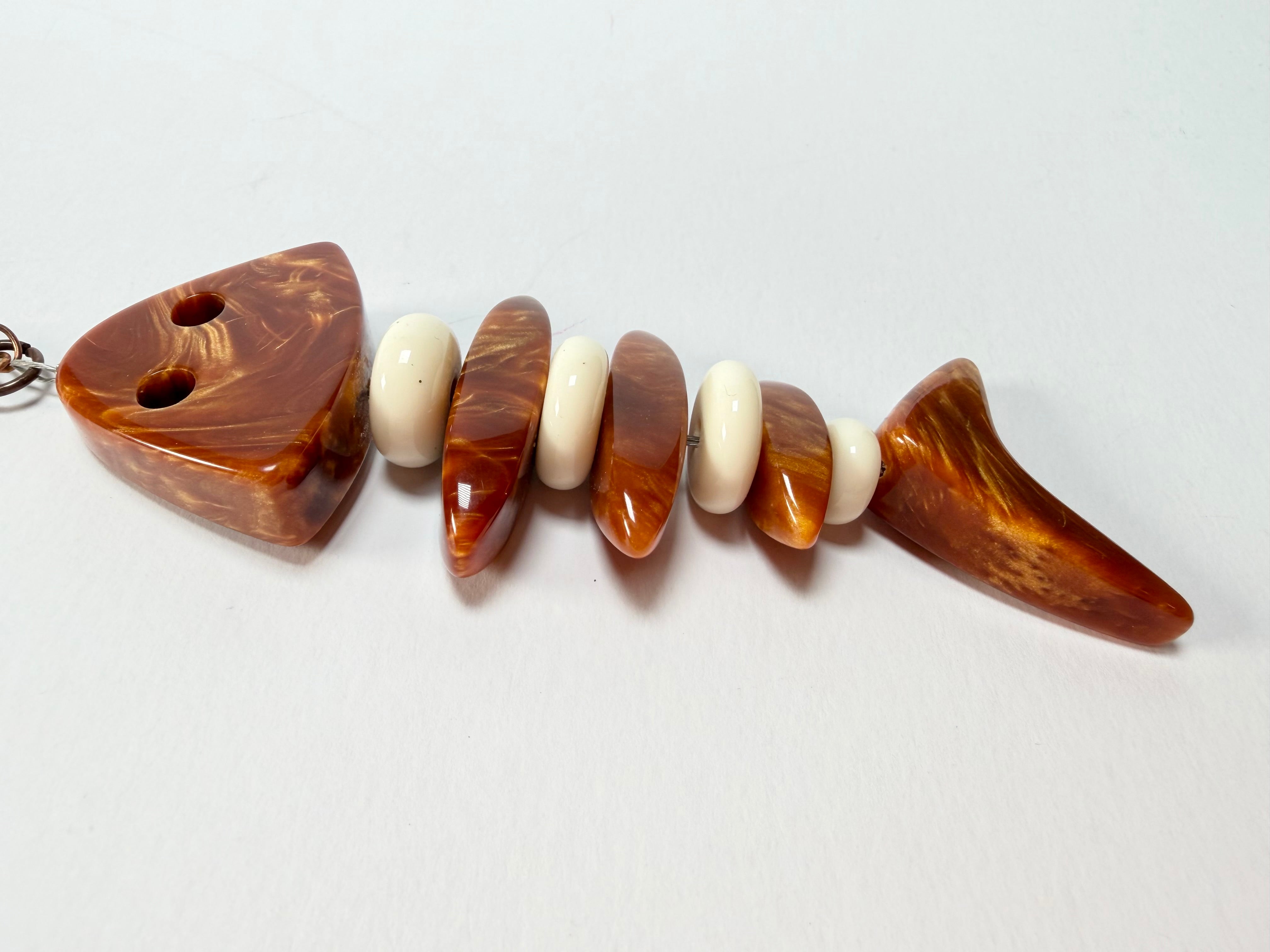 Sobral - Búzios "Praia dos Ossos" Resin Necklace ( 000000 )
