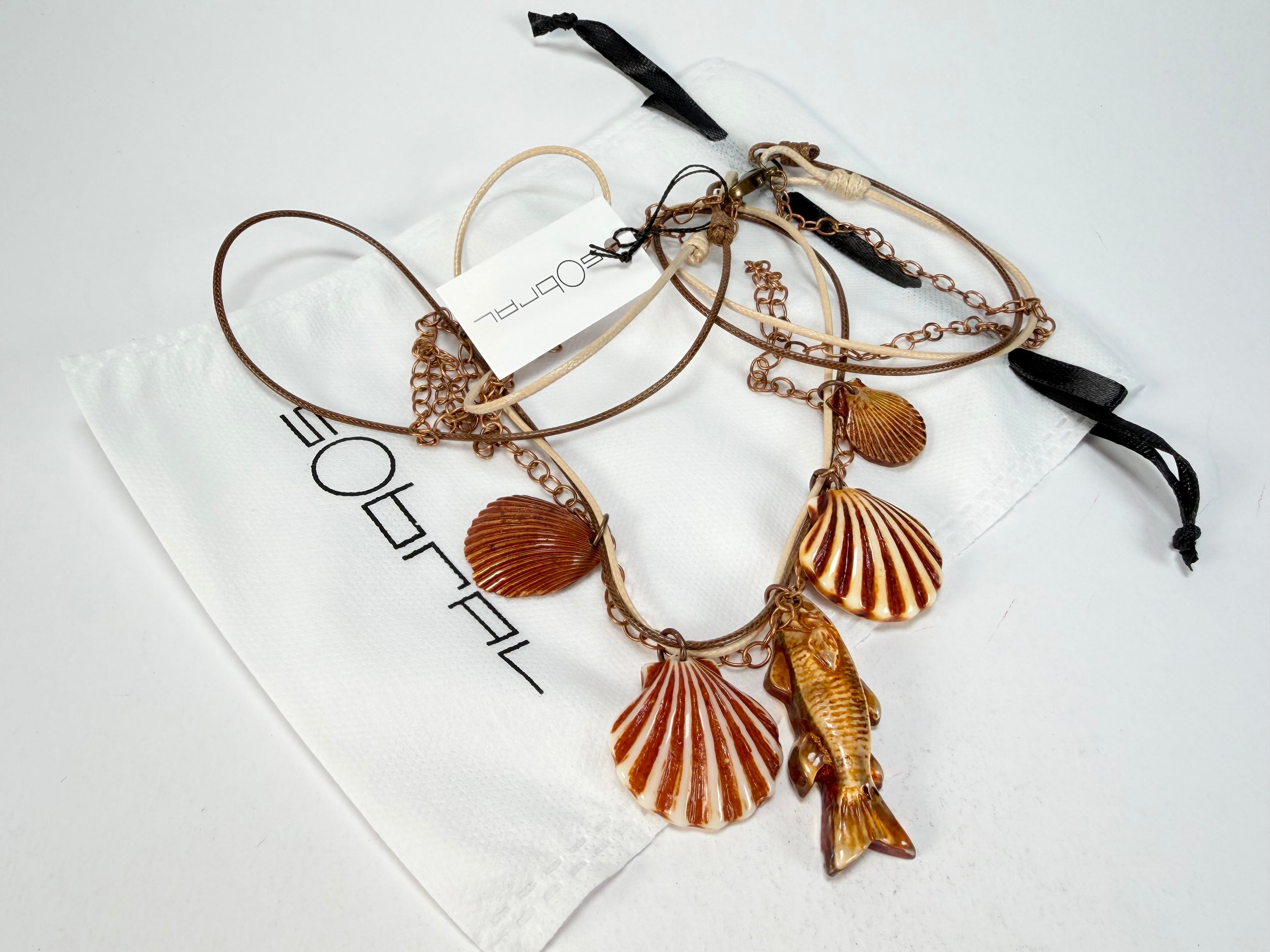 Sobral - Búzios "Praia de Geribá" Resin Necklace ( 000000 )