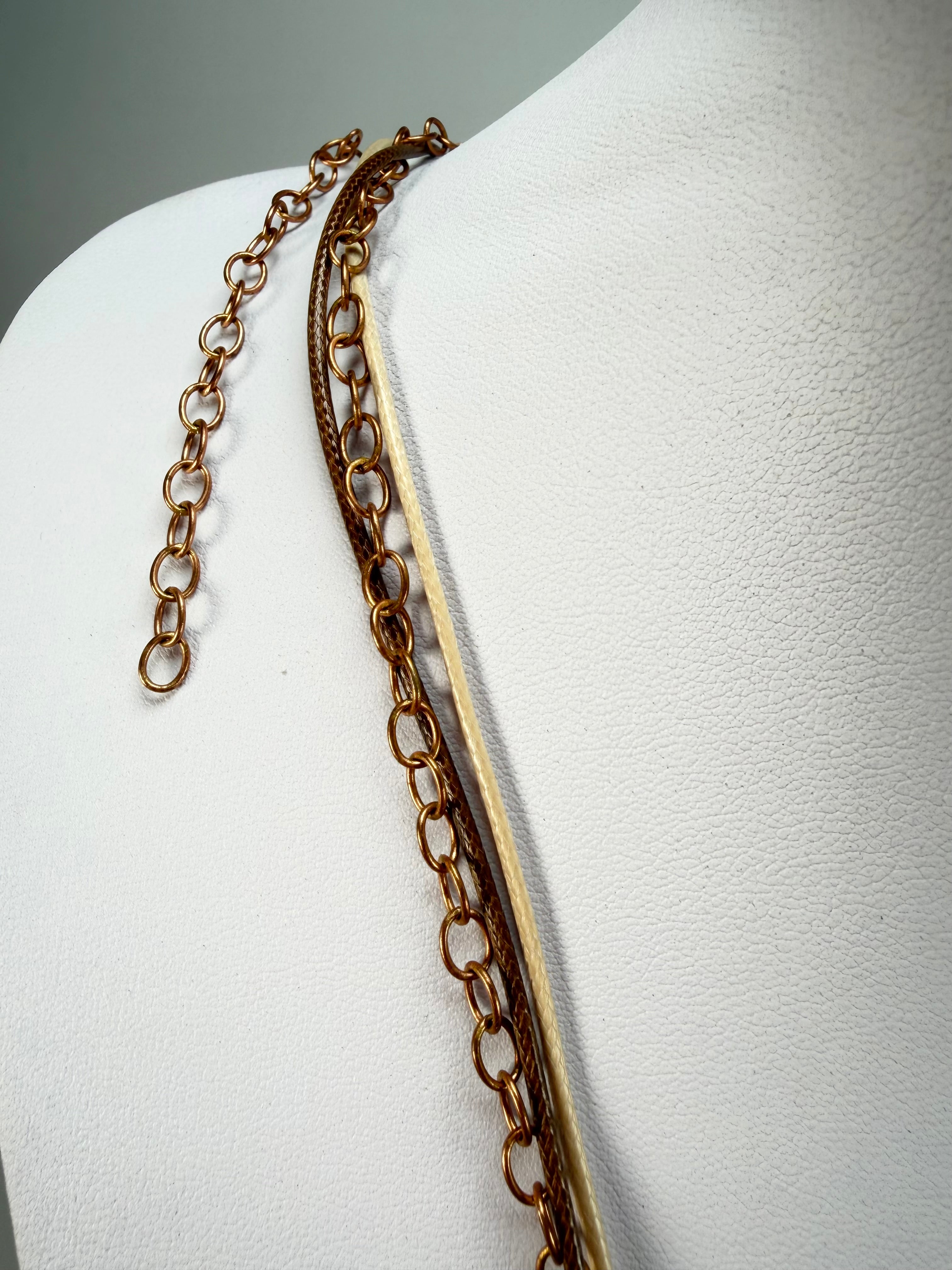Sobral - Búzios "Praia de Geribá" Resin Necklace ( 000000 )