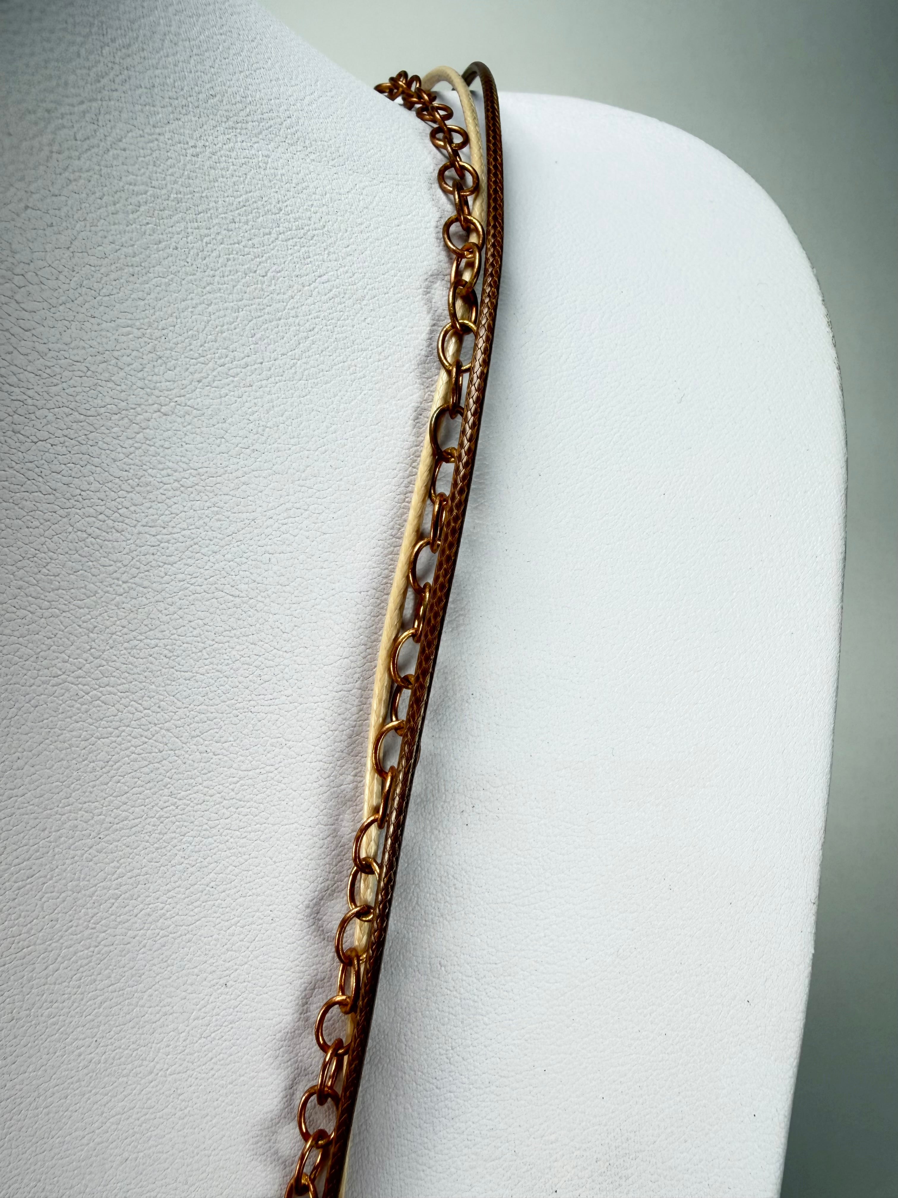 Sobral - Búzios "Praia de Geribá" Resin Necklace ( 000000 )