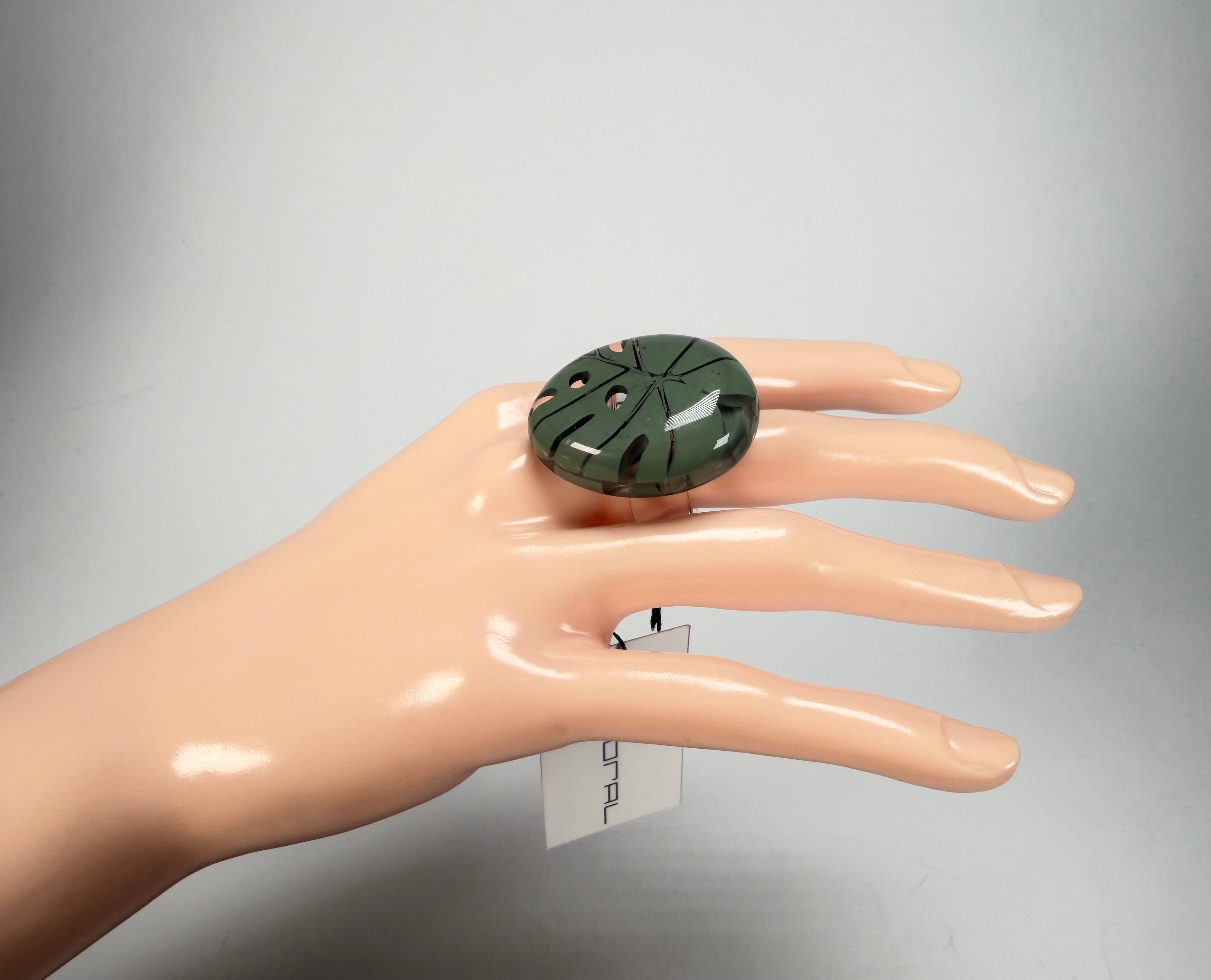 Sobral - Costela de Adão "Eva" Resin Ring ( 005528 ) - Size UK Q / US 8