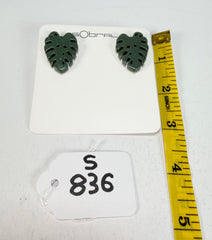 Sobral - Costela de Adão "Leaf" Resin Earrings ( 005526 )