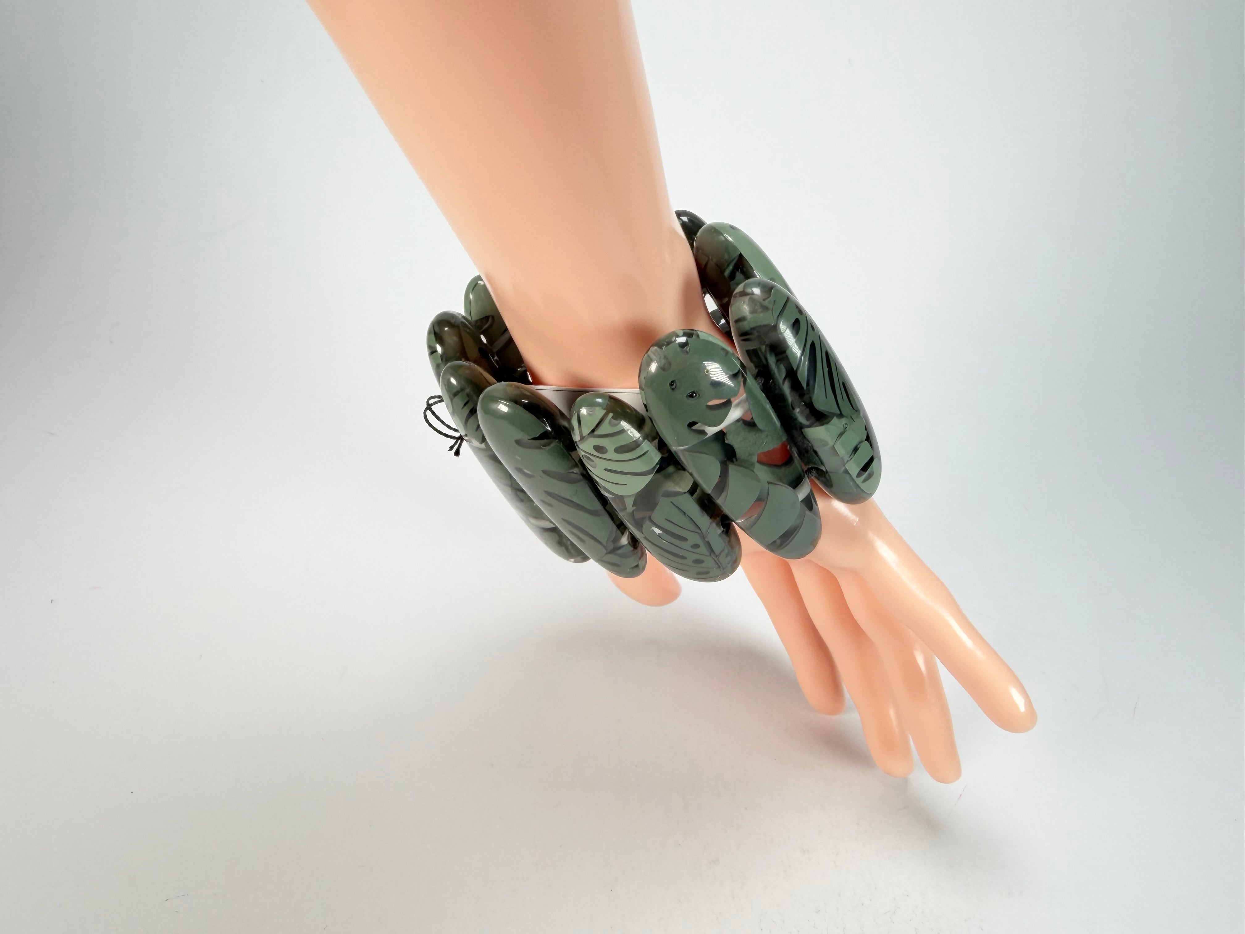 Sobral - Costela de Adão "Leaf" Elasticated Resin Bracelet ( 005520 )