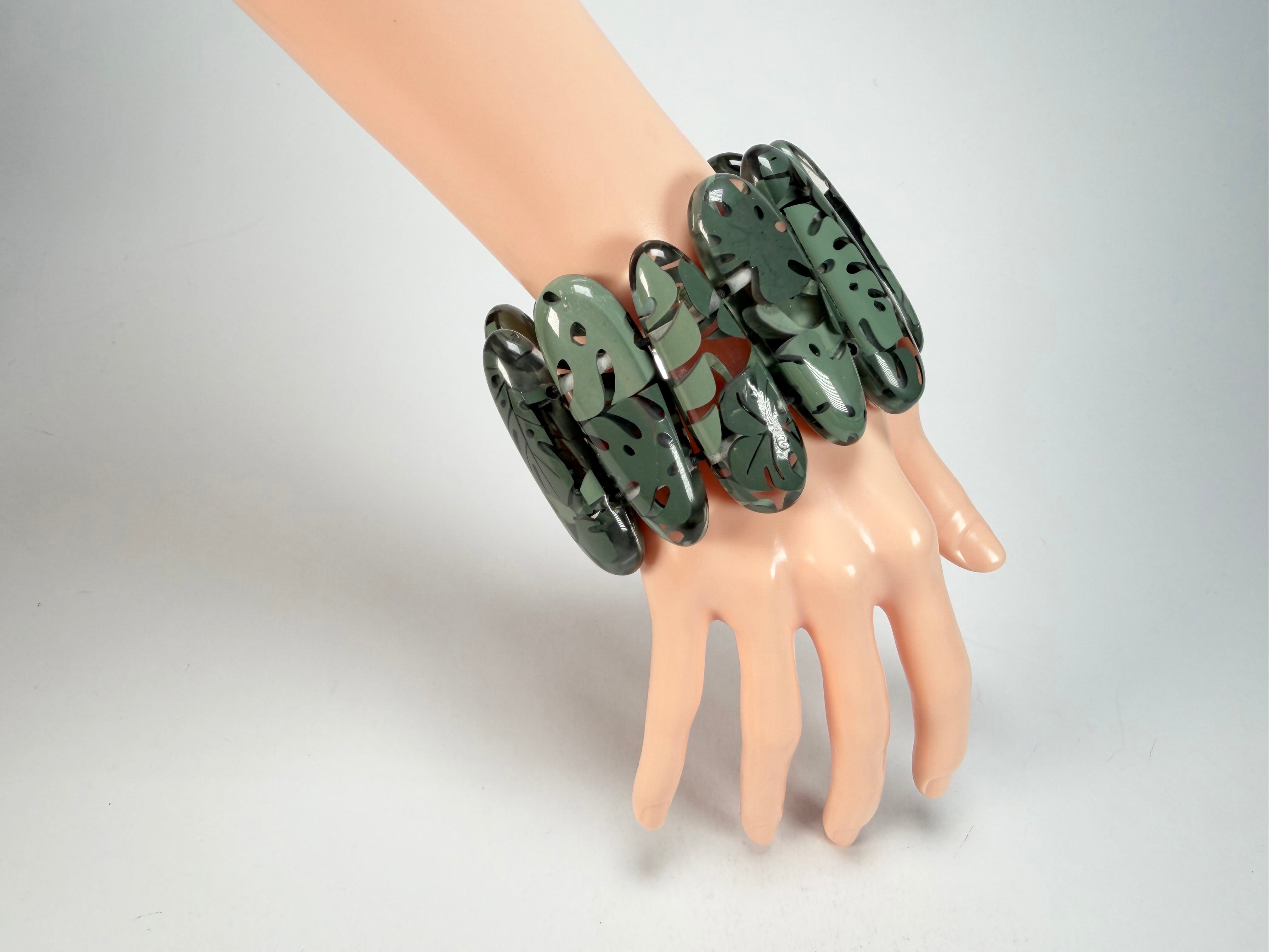 Sobral - Costela de Adão "Leaf" Elasticated Resin Bracelet ( 005520 )
