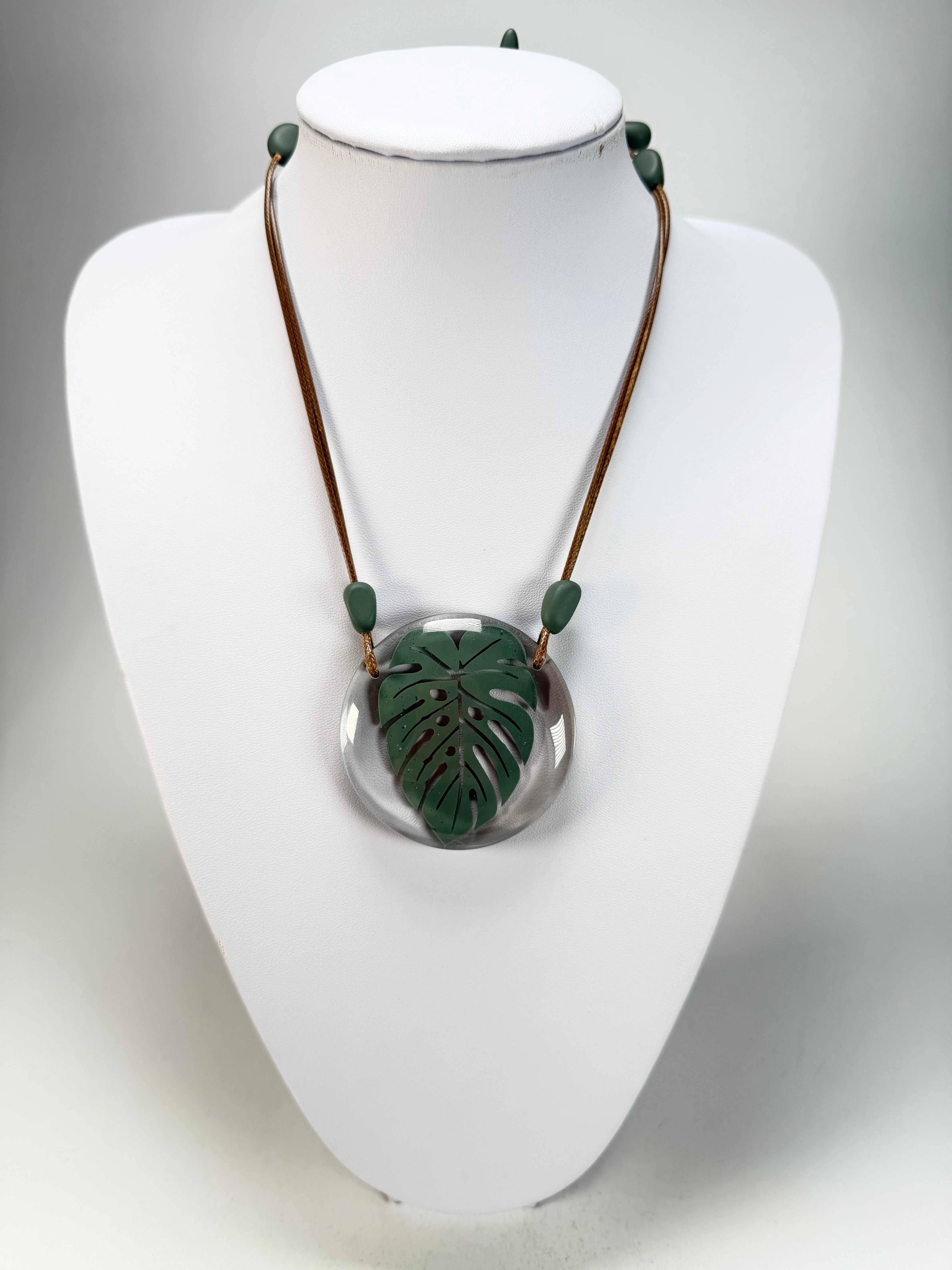 Sobral - Costela de Adão "Eva" Resin Necklace ( 005029 )