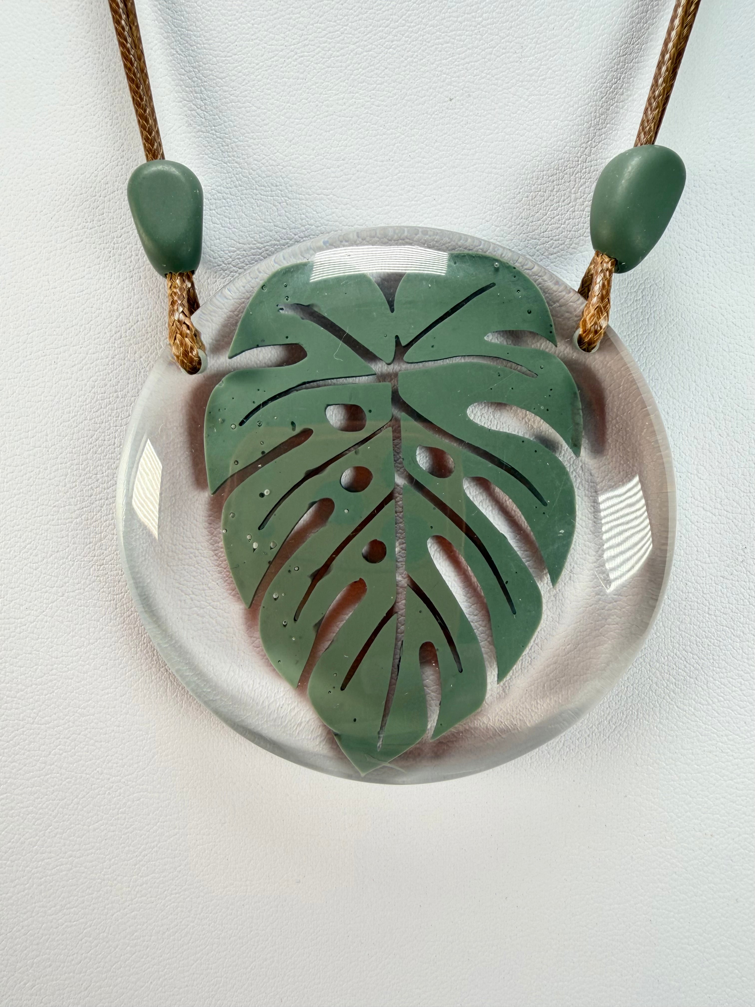 Sobral - Costela de Adão "Eva" Resin Necklace ( 005029 )
