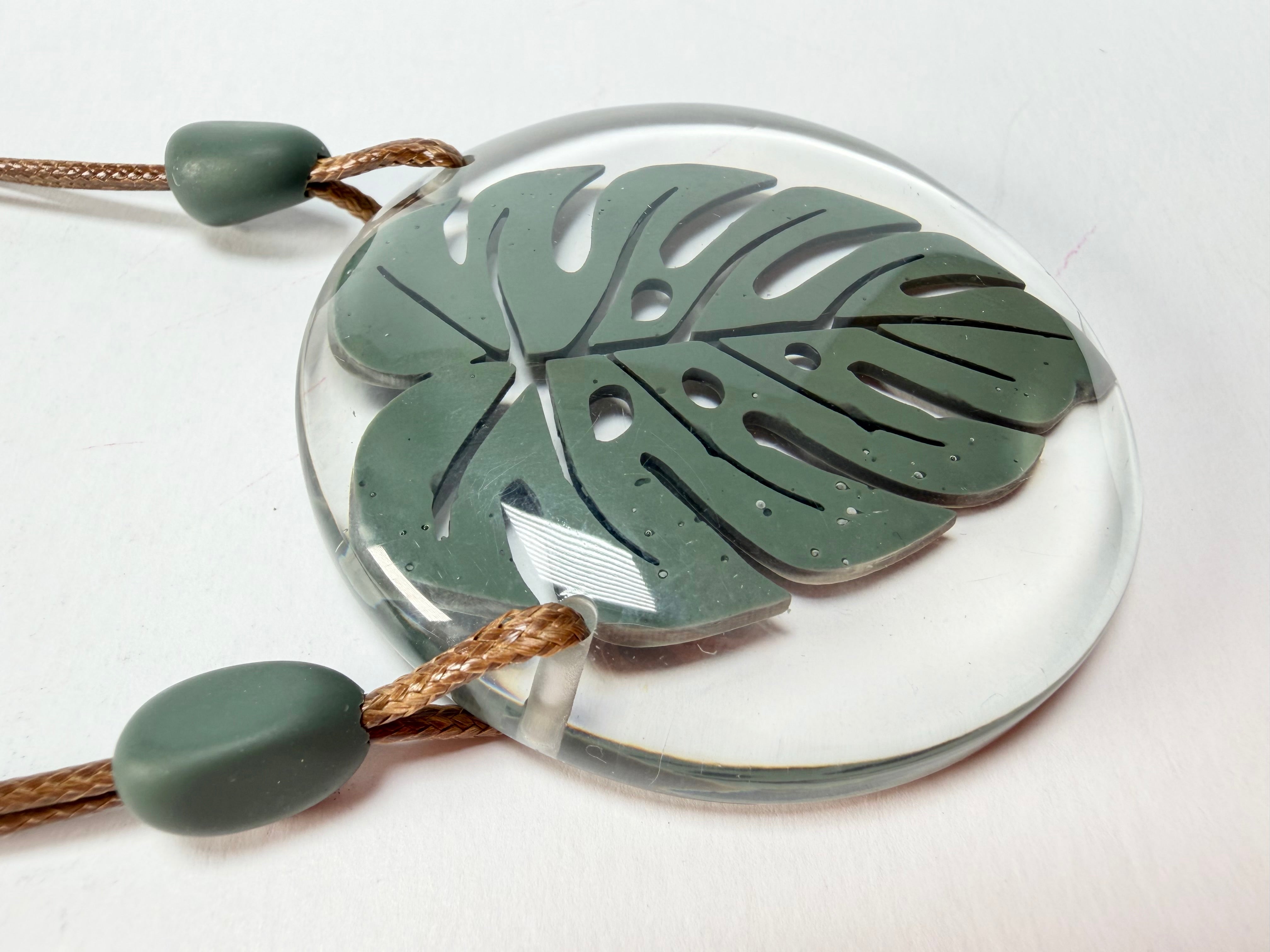 Sobral - Costela de Adão "Eva" Resin Necklace ( 005029 )