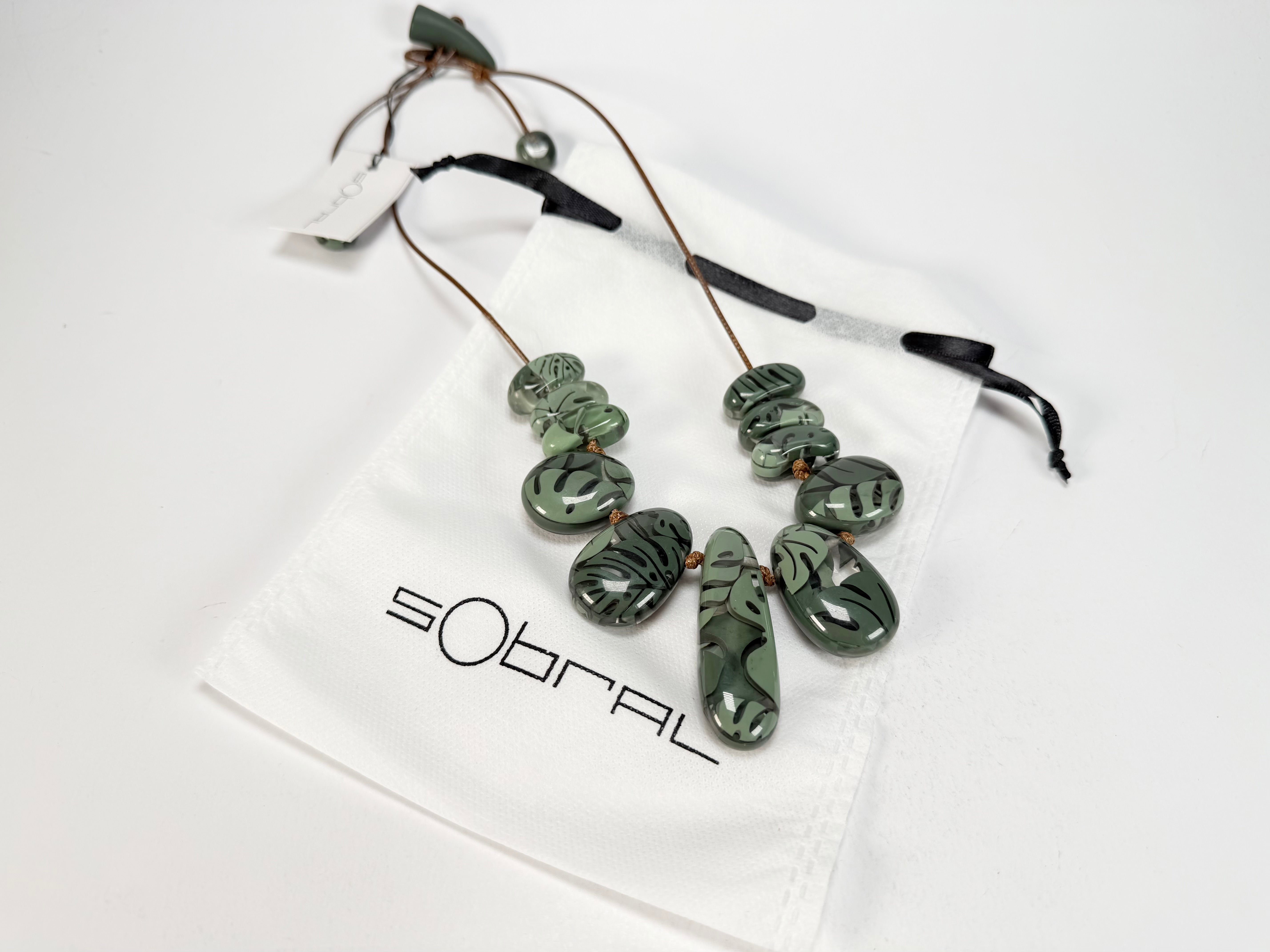 Sobral - Costela de Adão "Leaf" Resin Necklace ( 005527 )