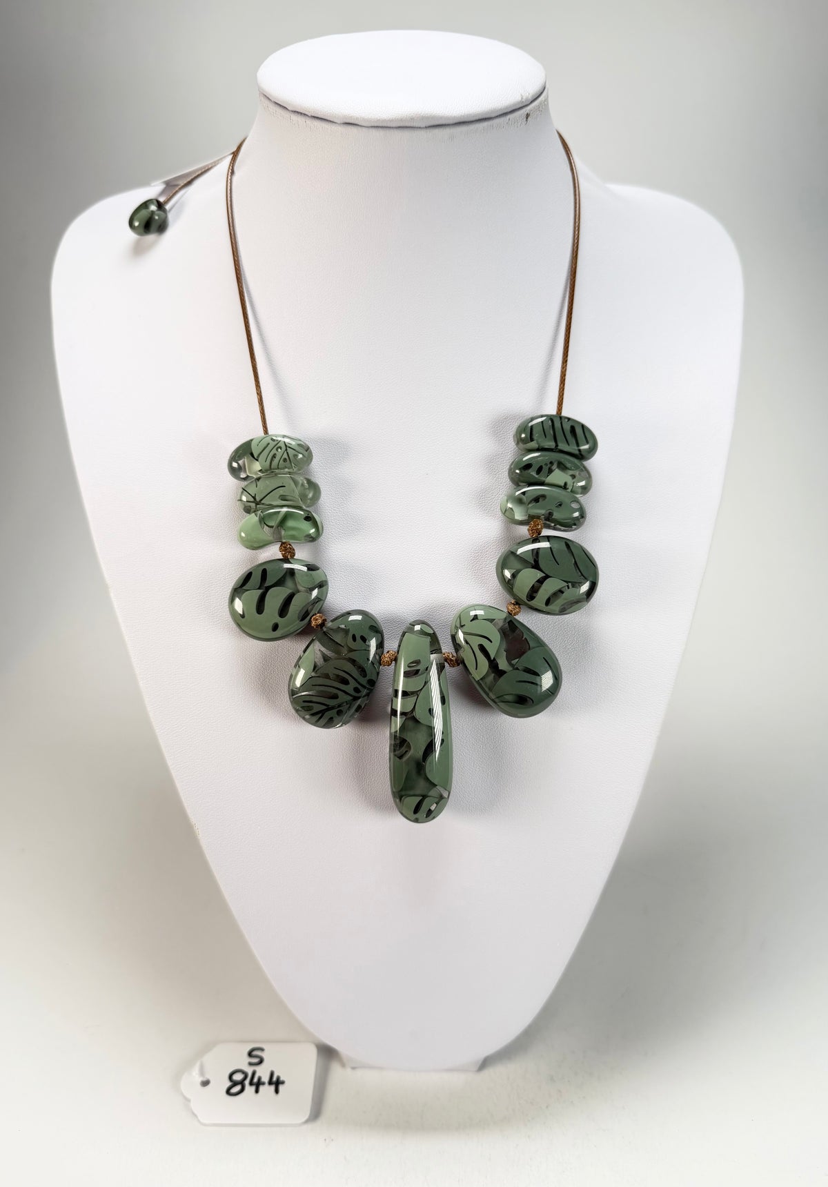 Sobral - Costela de Adão "Leaf" Resin Necklace ( 005527 )