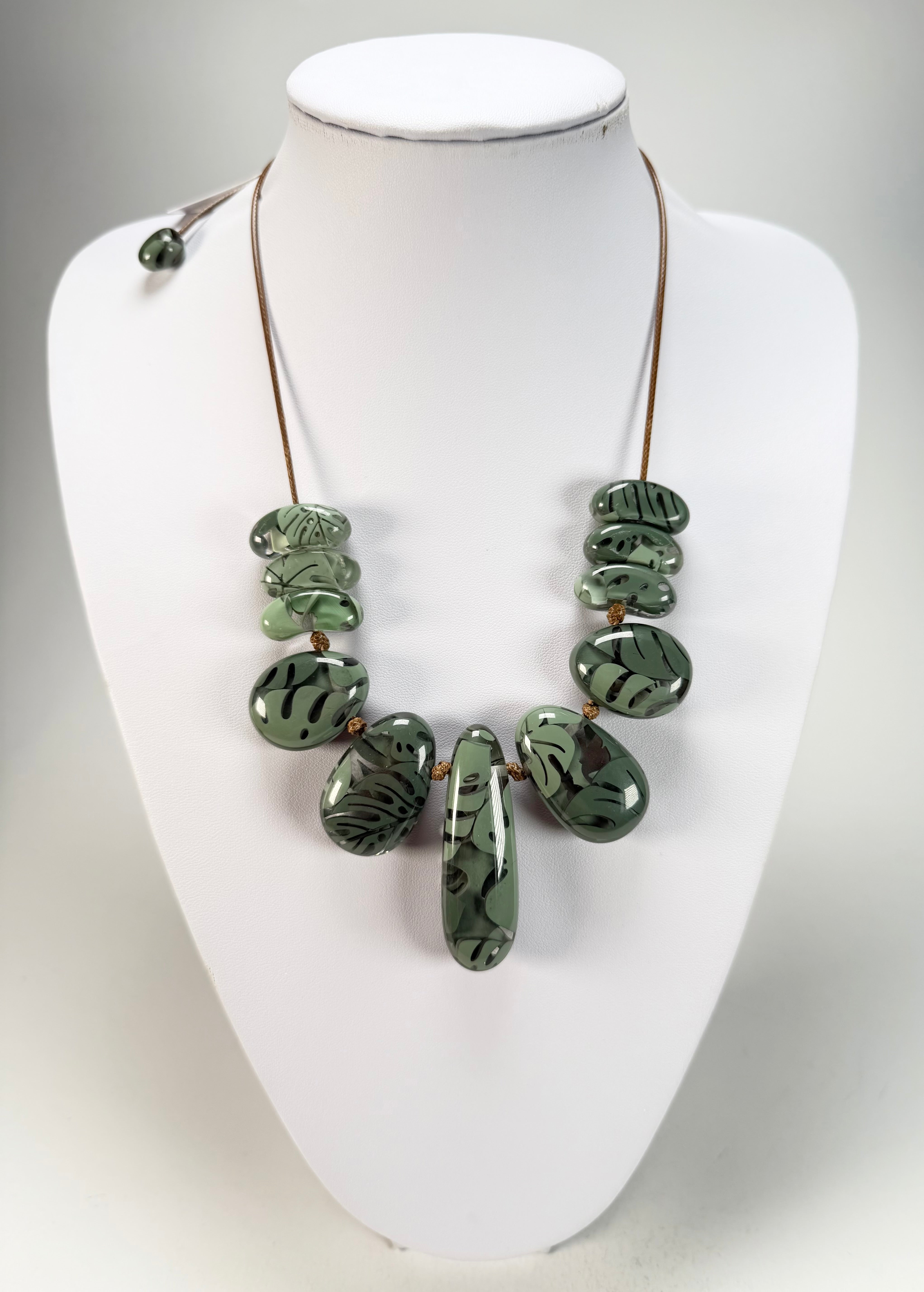 Sobral - Costela de Adão "Leaf" Resin Necklace ( 005527 )