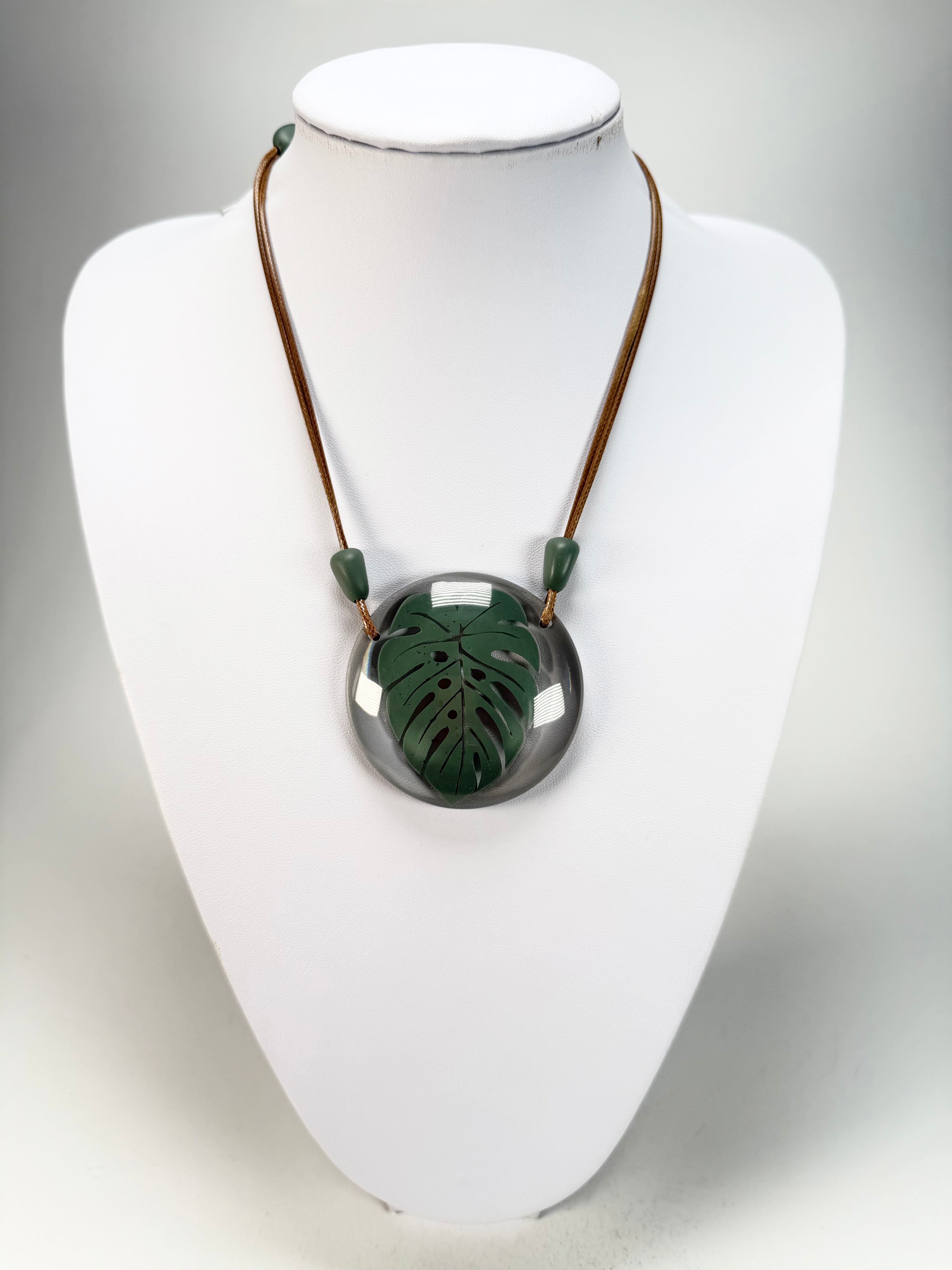 Sobral - Costela de Adão "Eva" Resin Necklace ( 005029 )