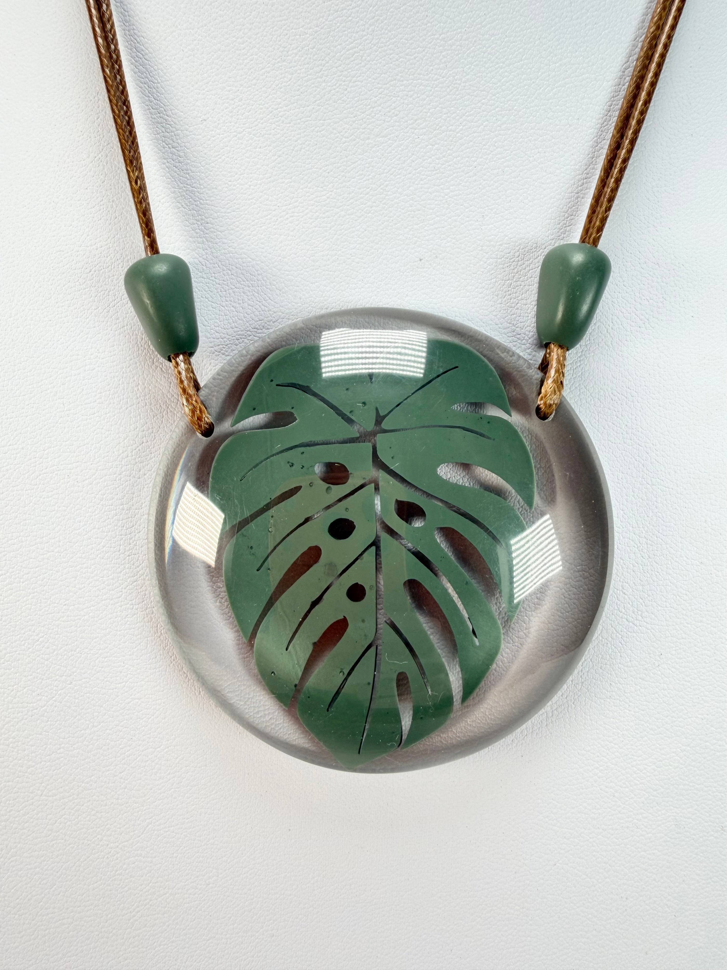 Sobral - Costela de Adão "Eva" Resin Necklace ( 005029 )