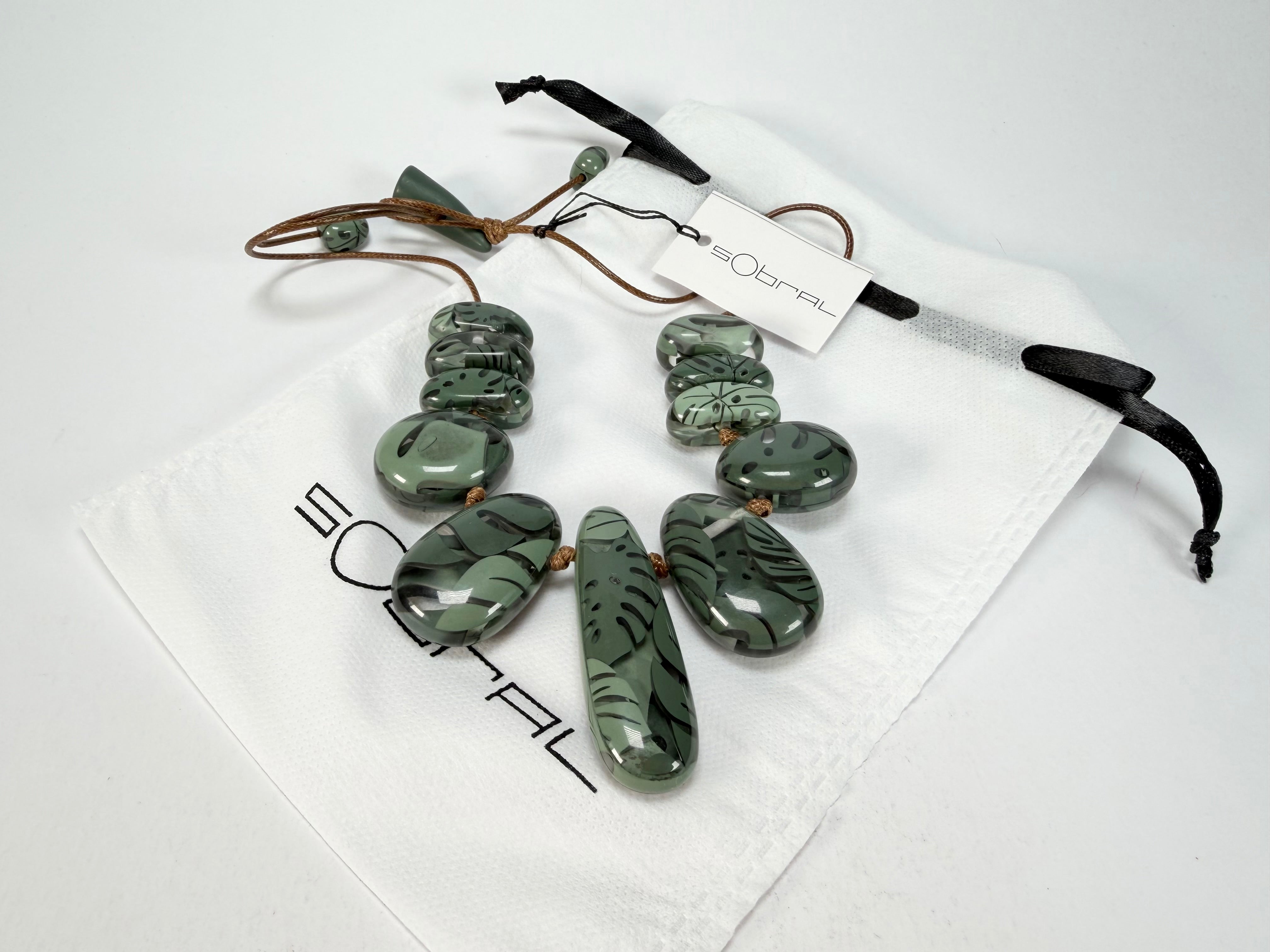 Sobral - Costela de Adão "Leaf" Resin Necklace ( 005527 )