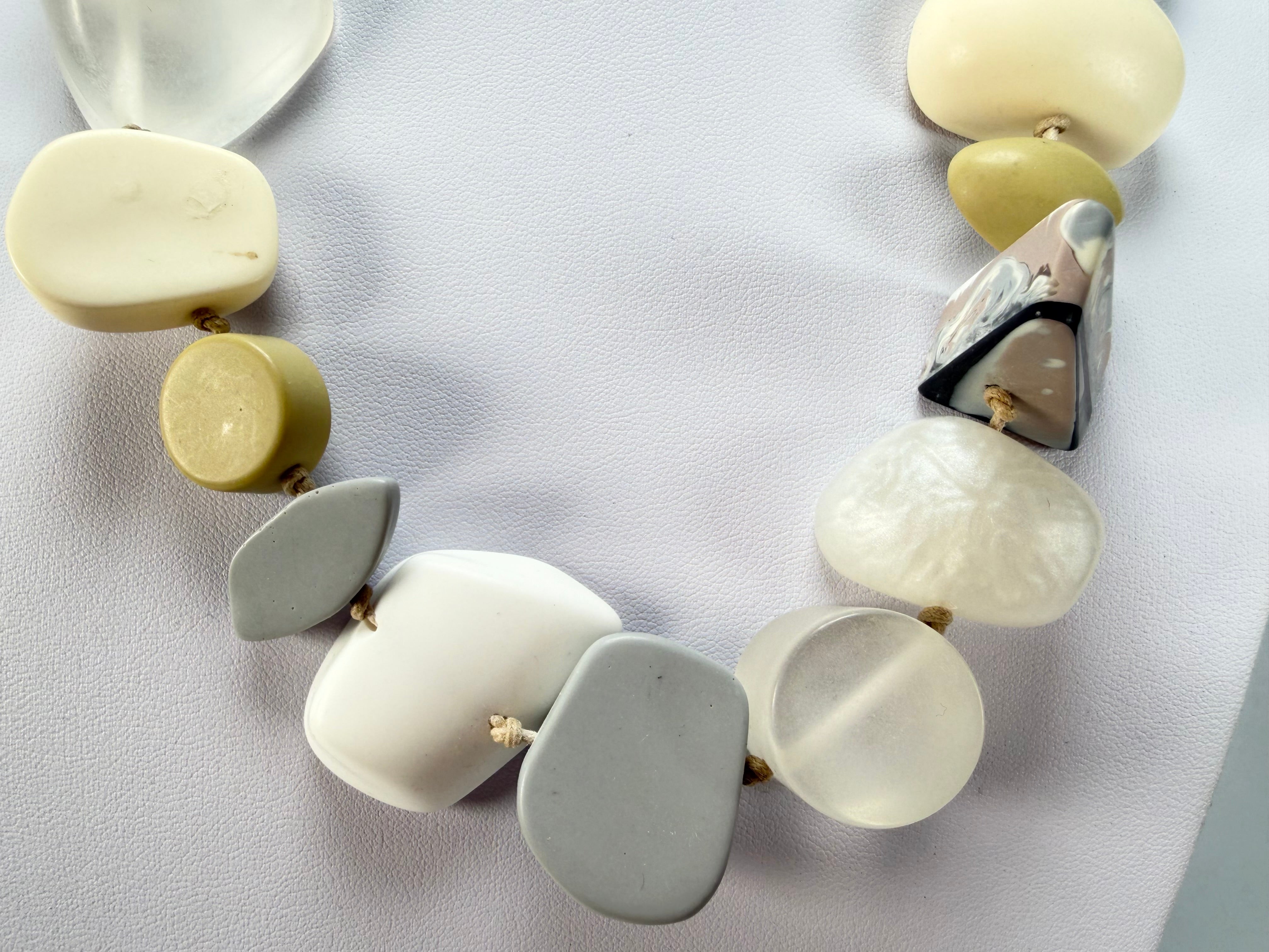 Sobral - Indiana "Marfim" Cream Mix 70cm Resin Necklace ( 000033 )