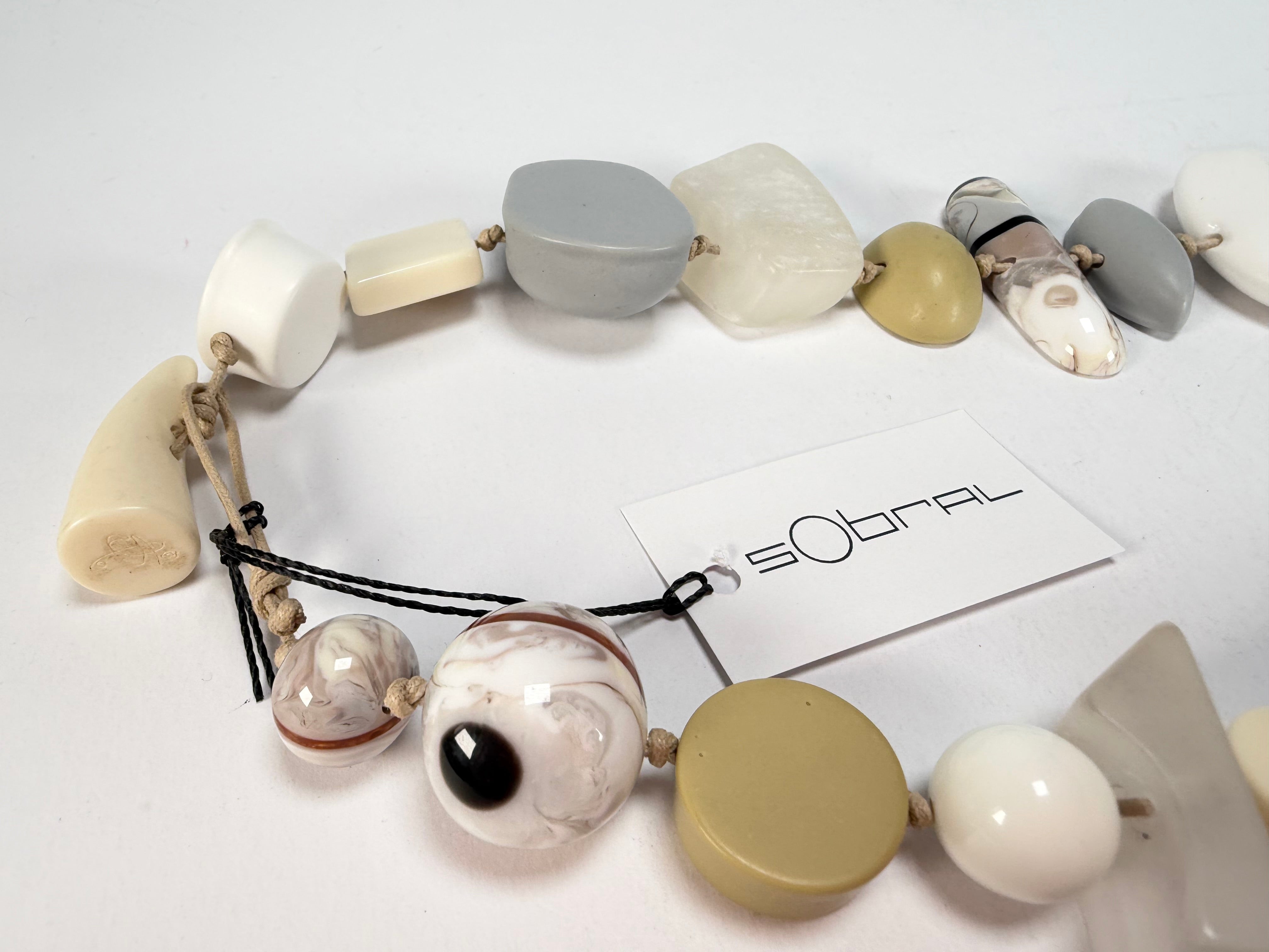 Sobral - Indiana "Marfim" Cream Mix 70cm Resin Necklace ( 000033 )