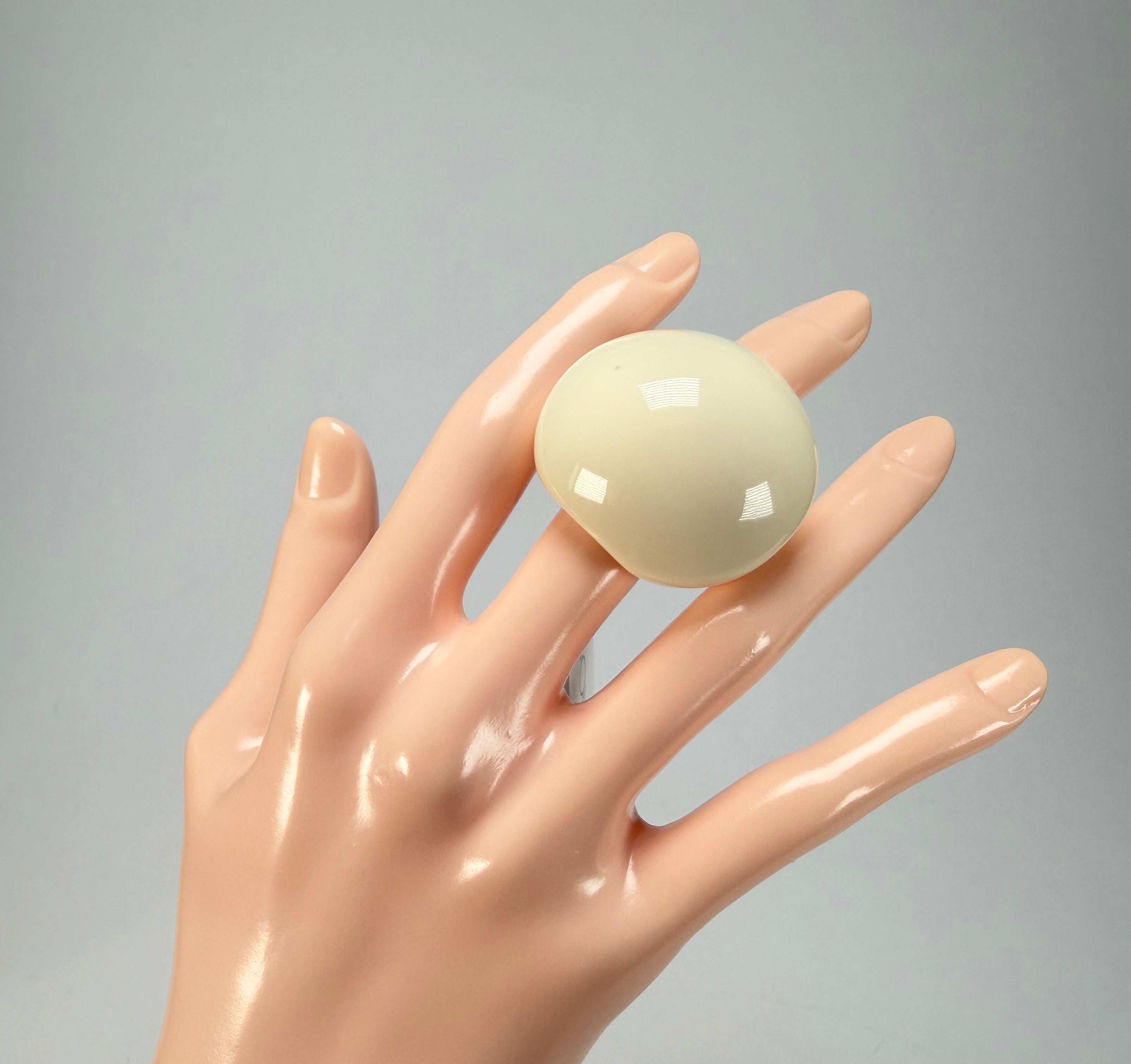 Sobral - Mix 2023 "Sintonia" Marfim Cream Resin Ring ( 003598 ) - Size UK P / US 7.5