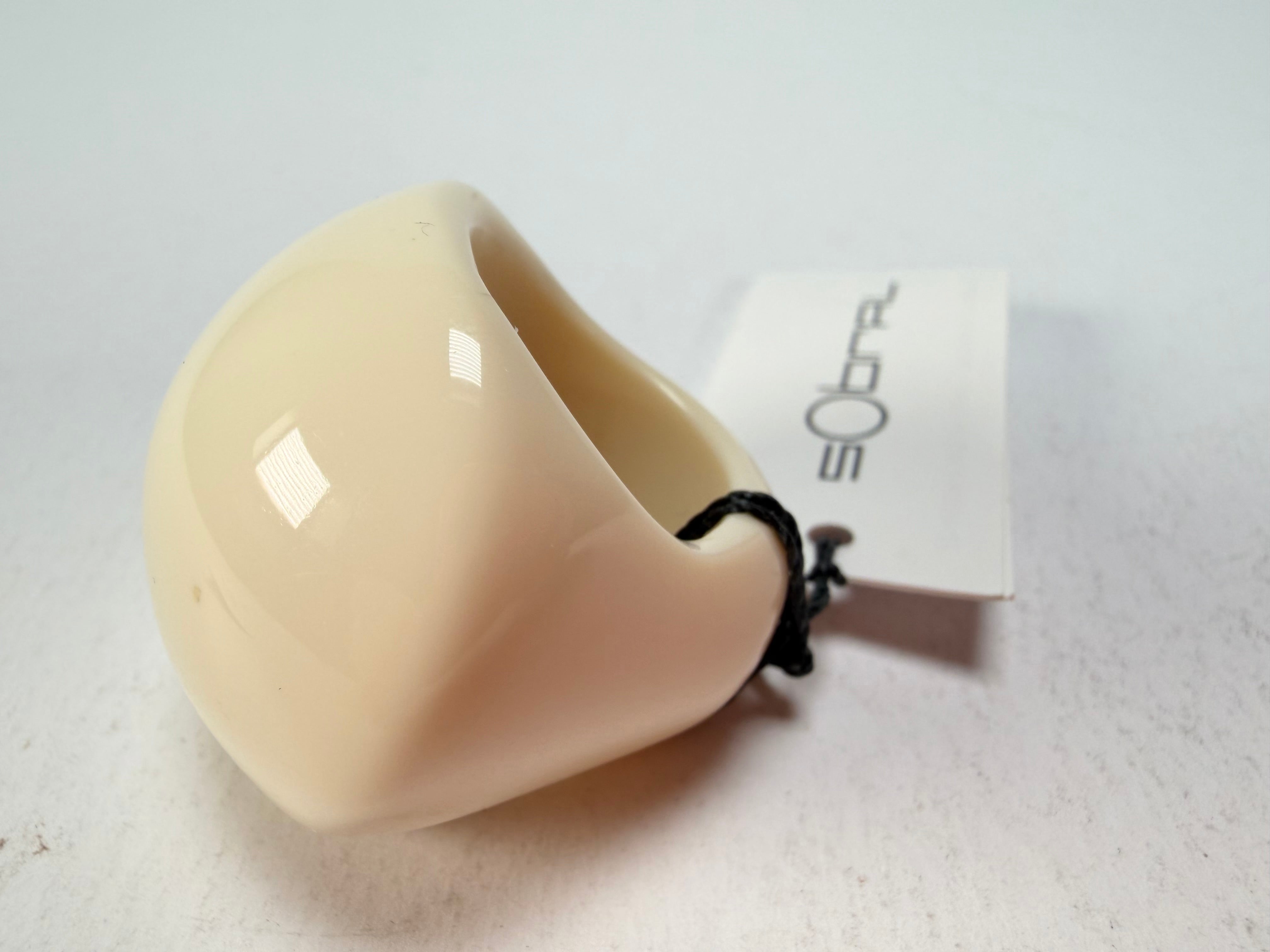 Sobral - Mix 2023 "Sintonia" Marfim Cream Resin Ring ( 003598 ) - Size UK P / US 7.5