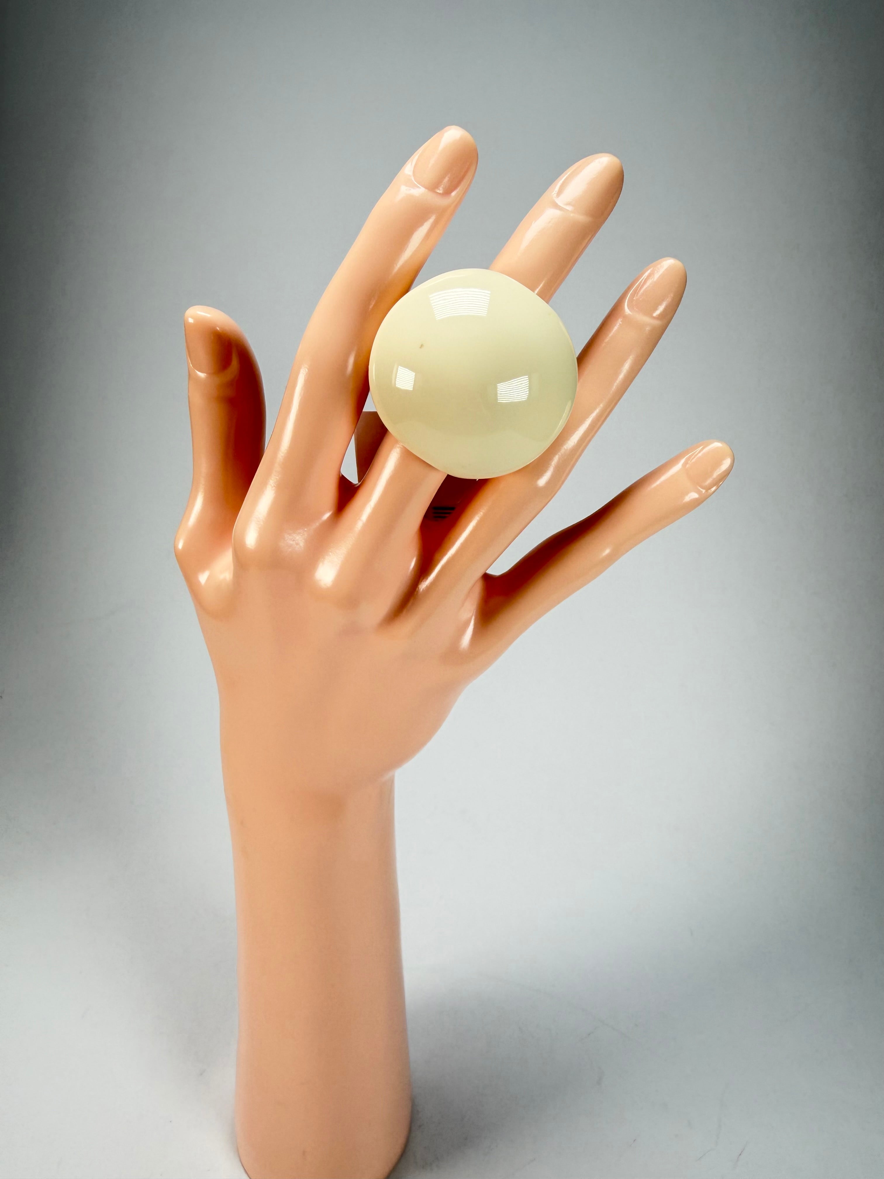 Sobral - Mix 2023 "Sintonia" Marfim Cream Resin Ring ( 003598 ) - Size UK P / US 7.5