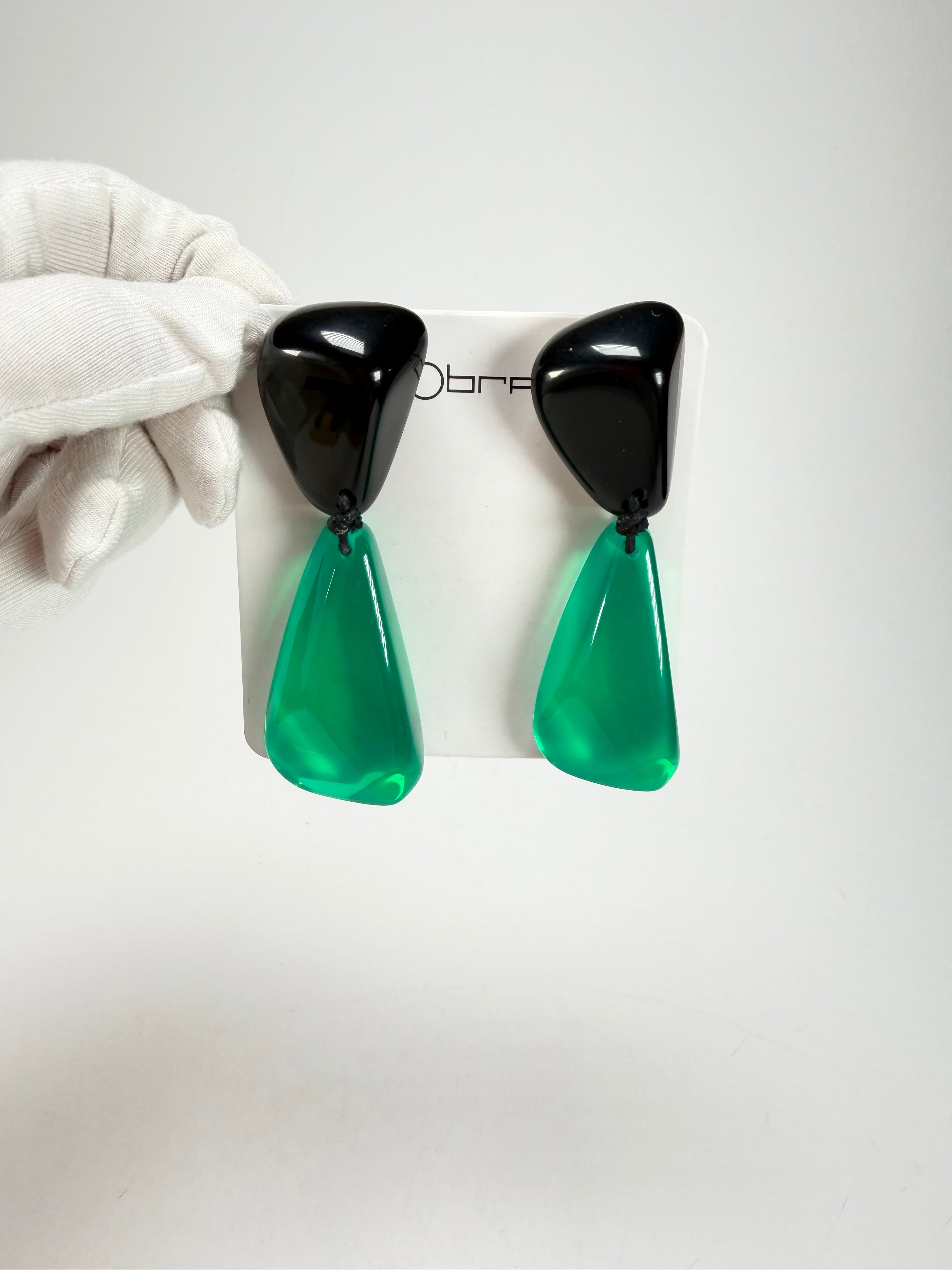 Sobral - Mix 2023 "Cusco" Black & Green Cristal Resin Clip On Earrings ( 001417 )
