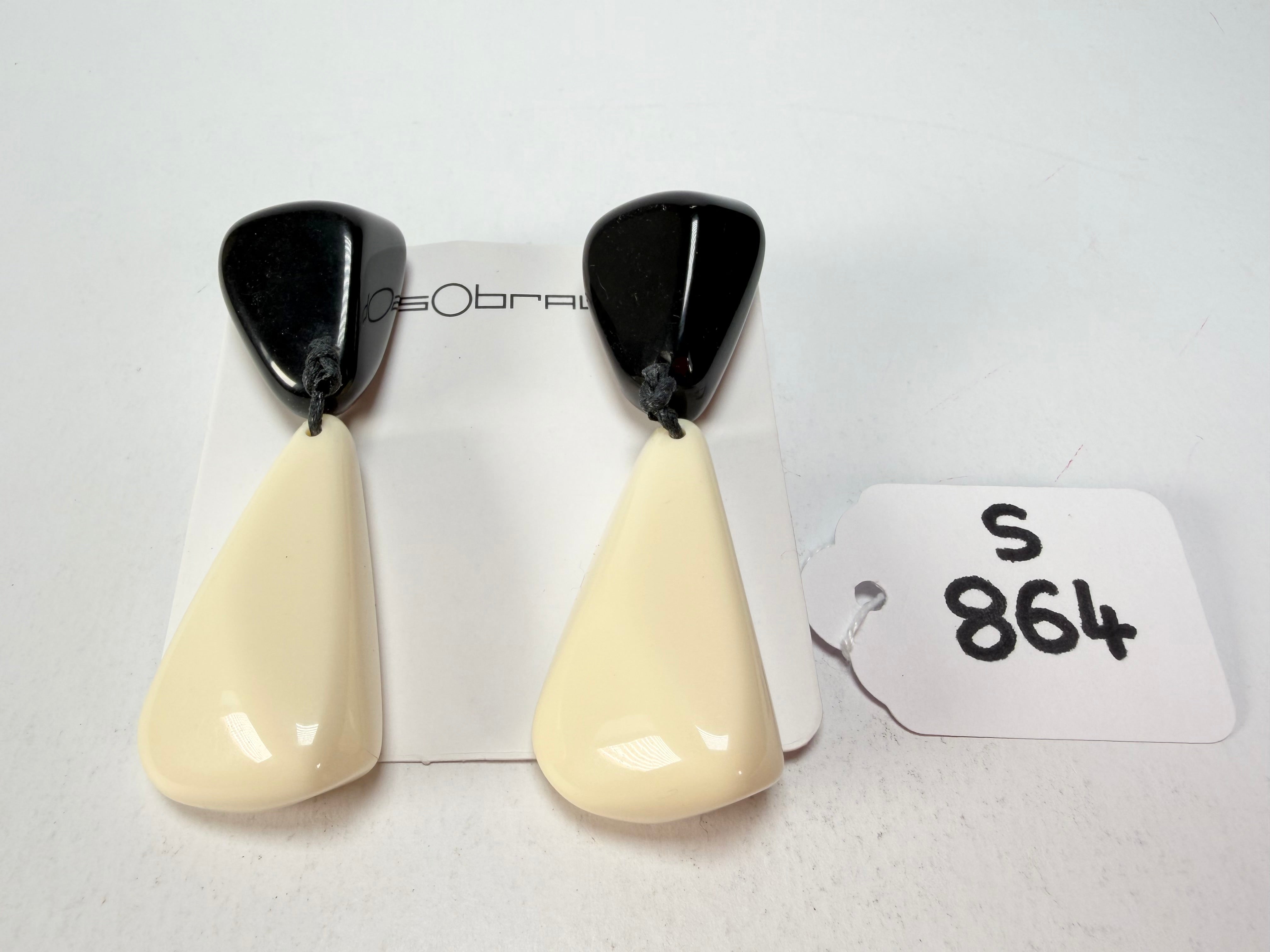 Sobral - Mix 2023 "Cusco" Black & Marfim Cream Resin Clip On Earrings ( 001417 )