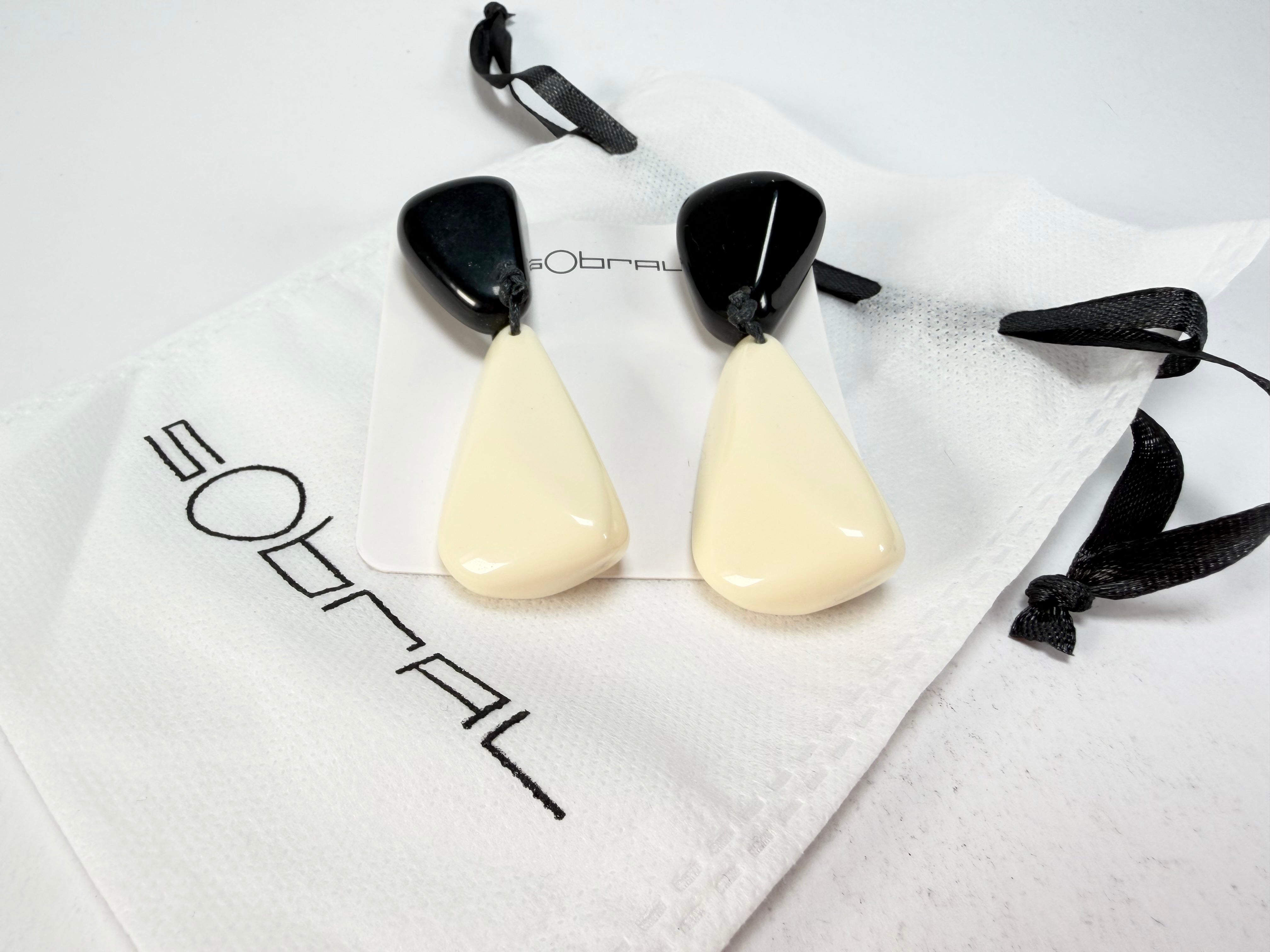 Sobral - Mix 2023 "Cusco" Black & Marfim Cream Resin Clip On Earrings ( 001417 )