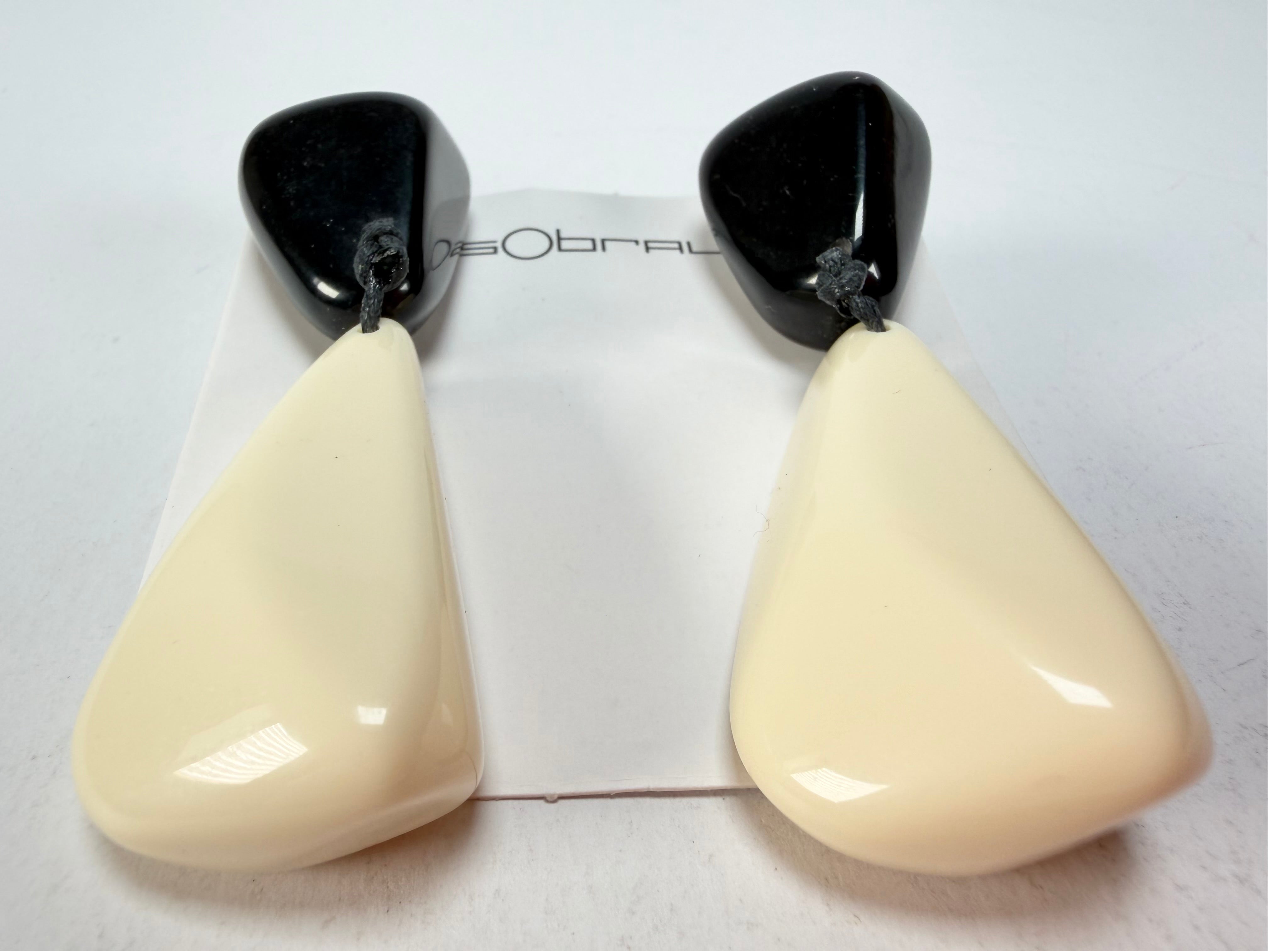 Sobral - Mix 2023 "Cusco" Black & Marfim Cream Resin Clip On Earrings ( 001417 )