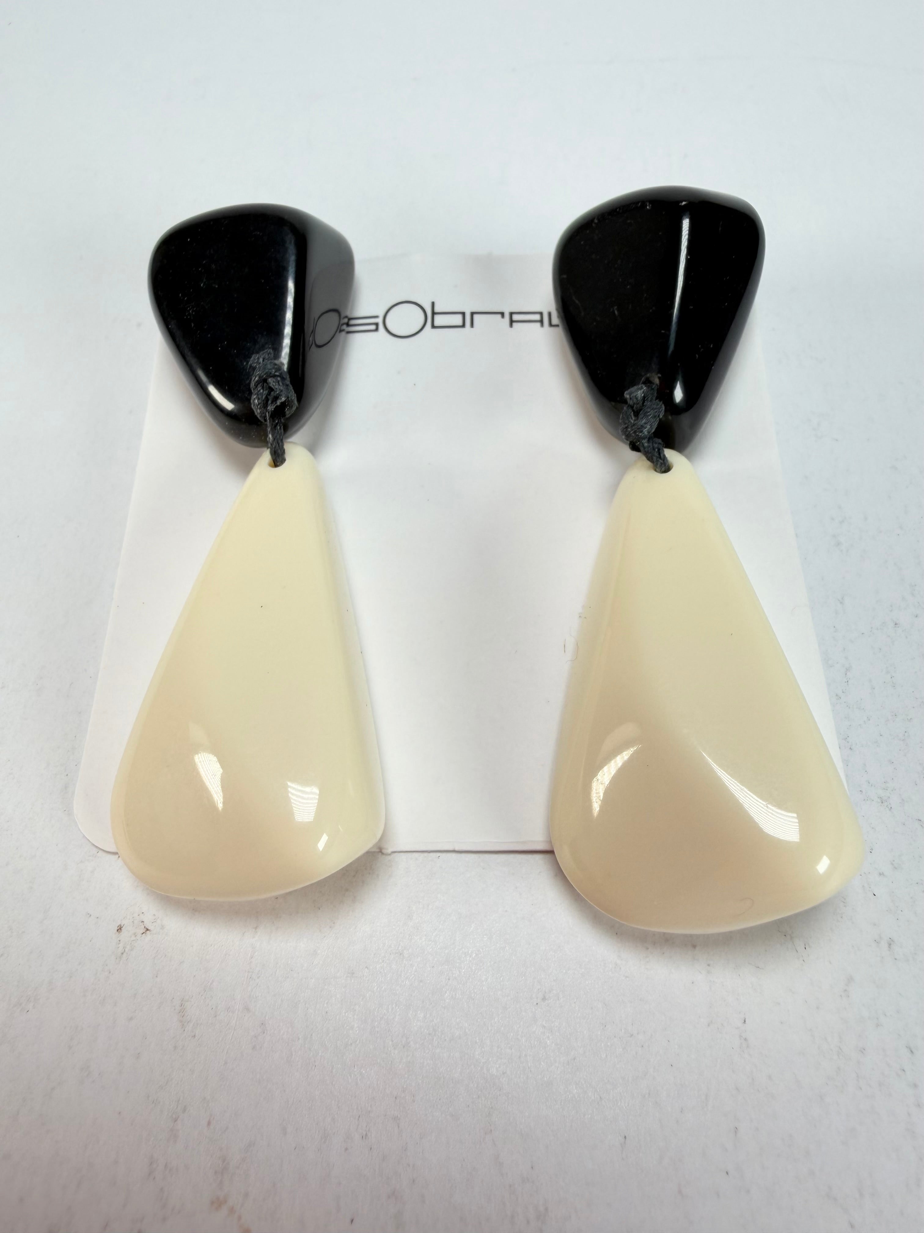 Sobral - Mix 2023 "Cusco" Black & Marfim Cream Resin Clip On Earrings ( 001417 )