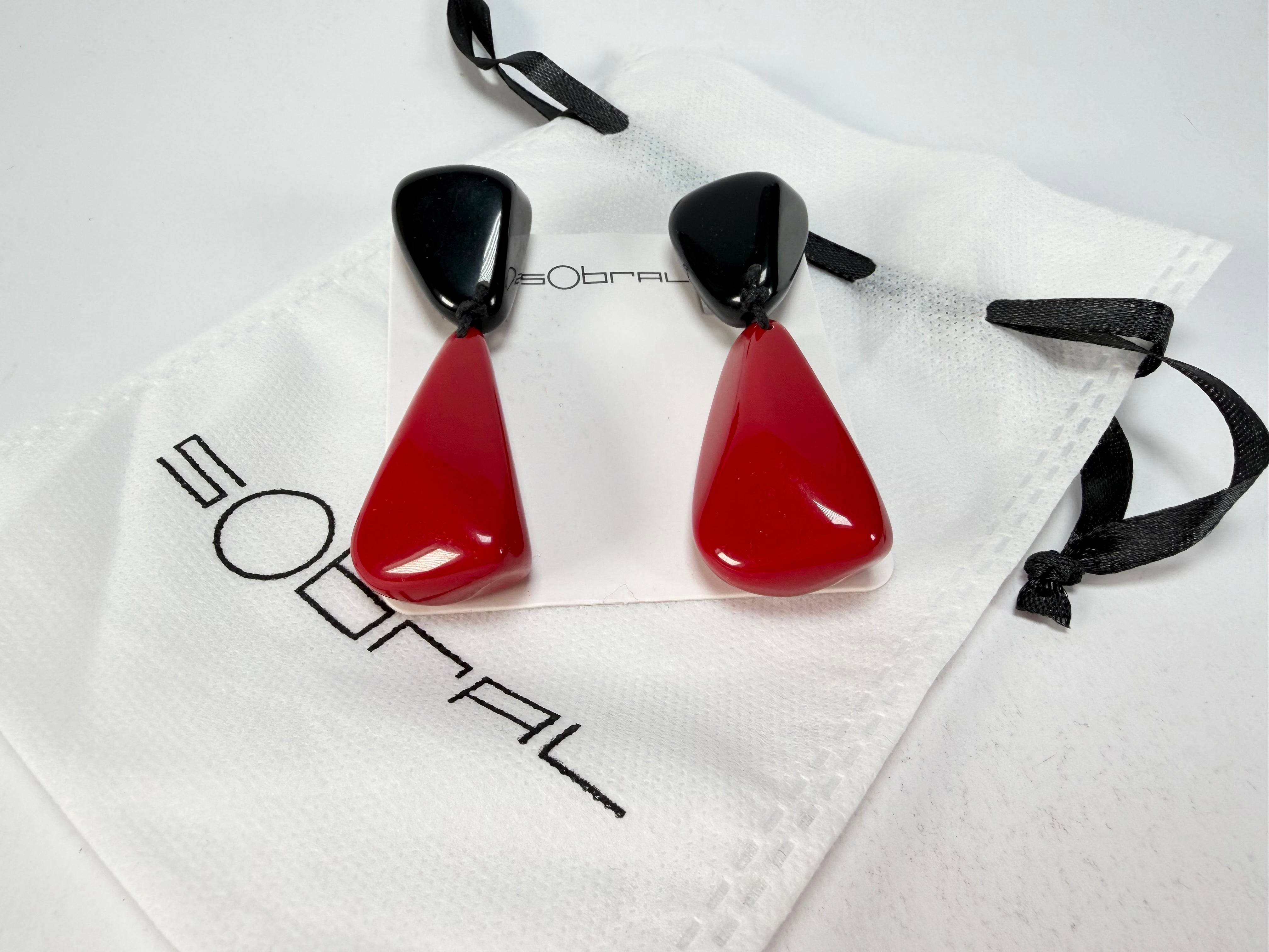Sobral - Mix 2023 "Cusco" Black & Red Resin Clip On Earrings ( 001417 )