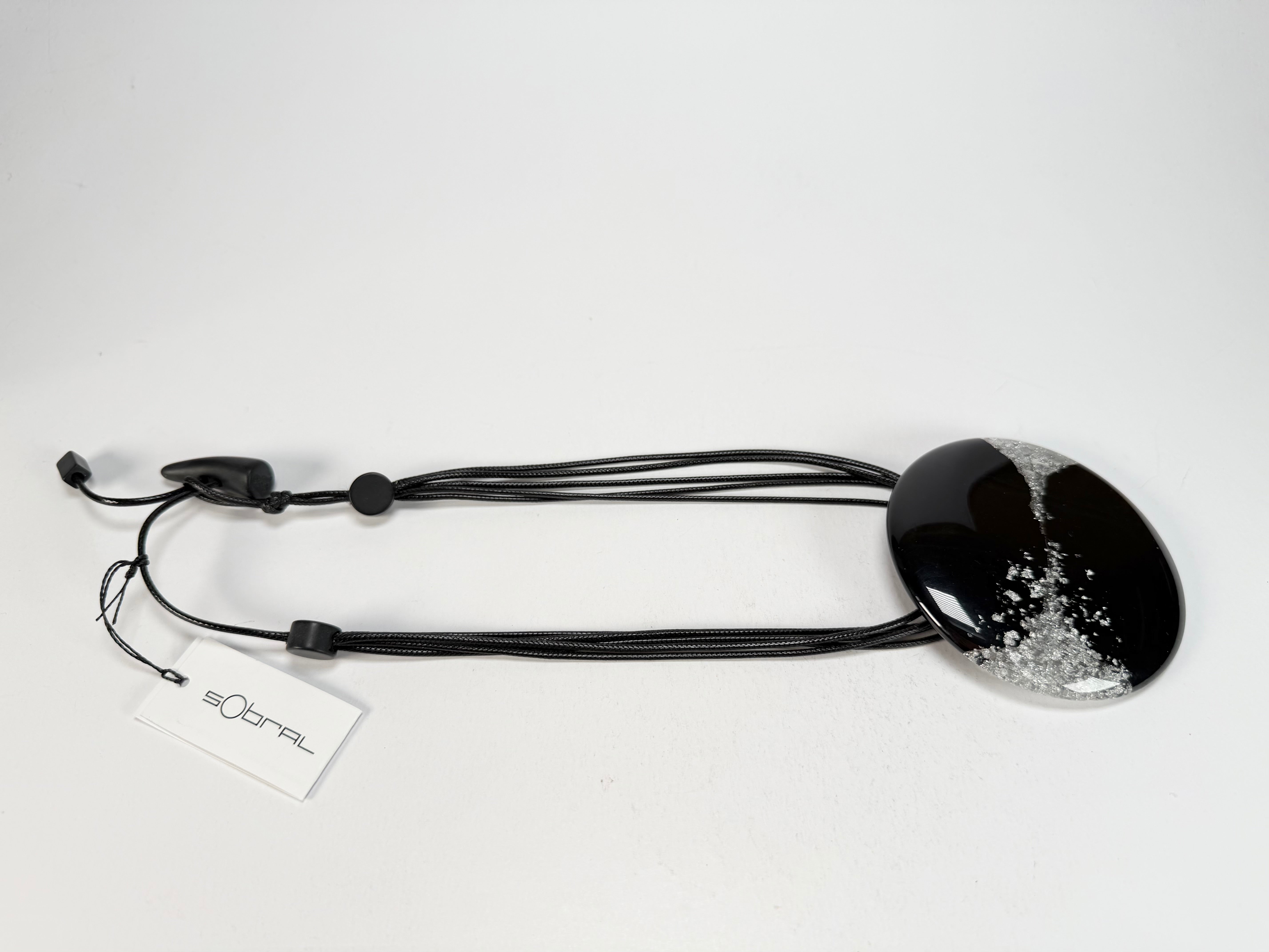 Sobral - Metalique Orlando "Disc" Black & Silver Resin Necklace ( 004096 )