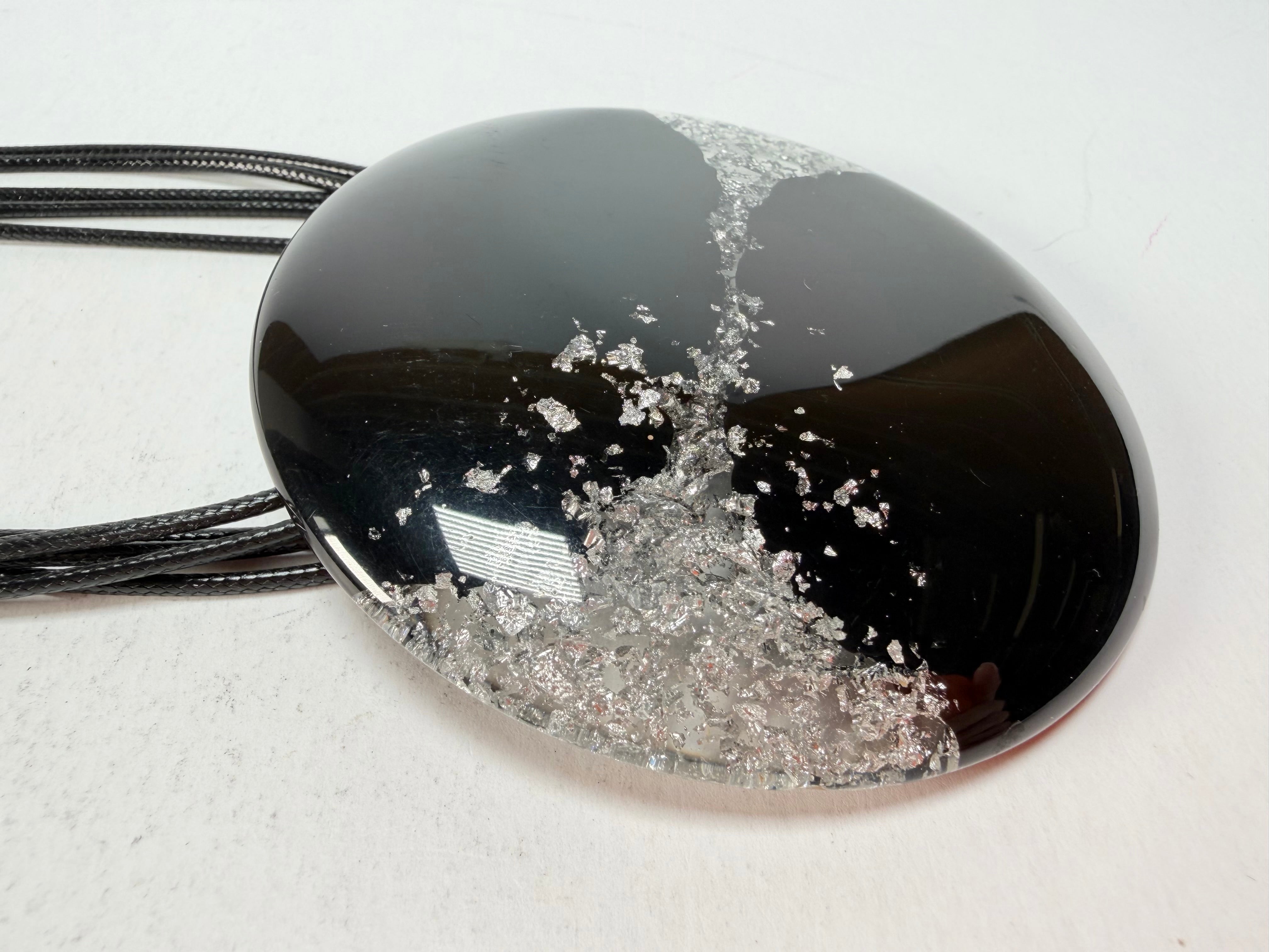 Sobral - Metalique Orlando "Disc" Black & Silver Resin Necklace ( 004096 )