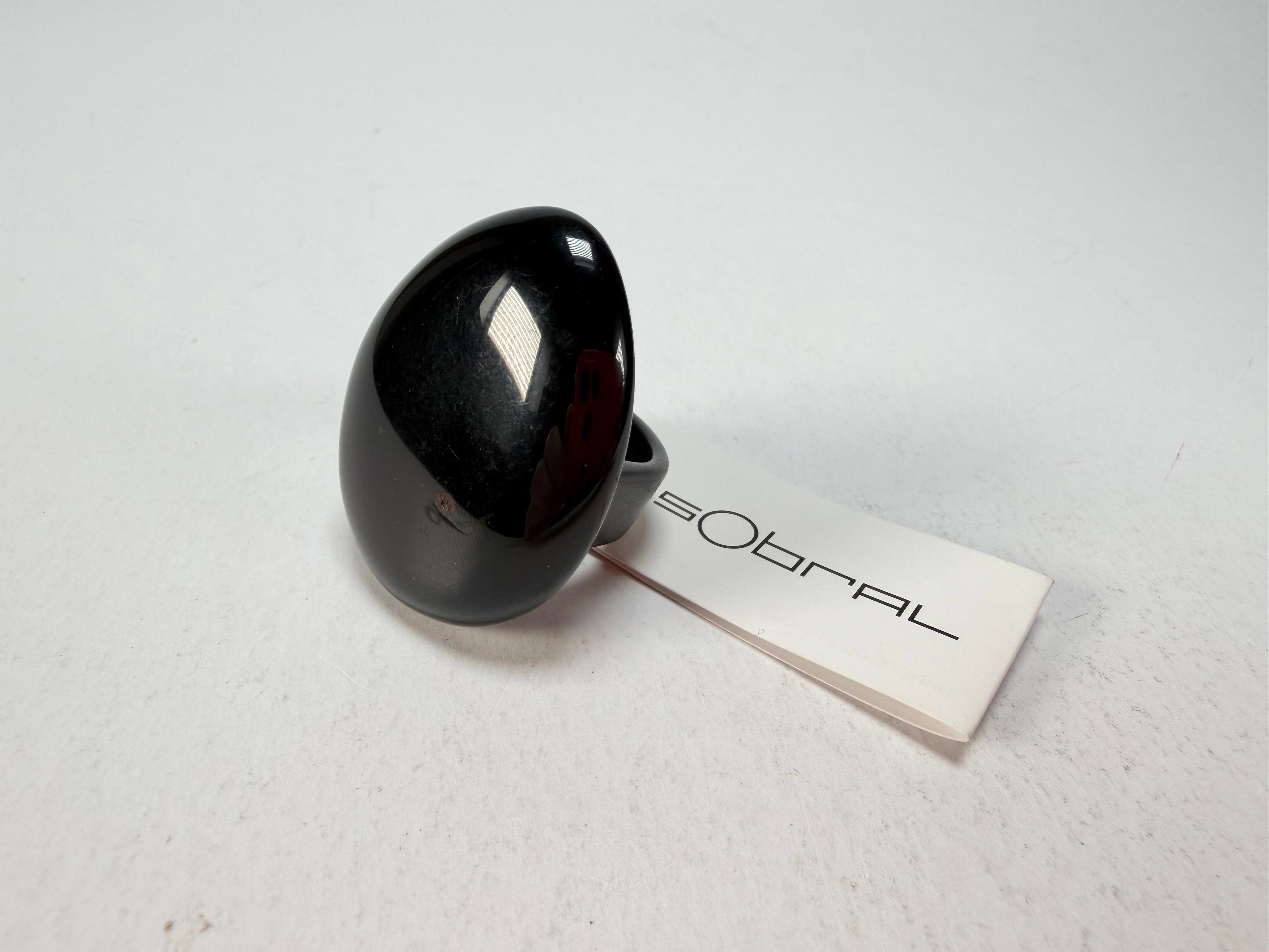 Sobral - Preto "Poesia" Black Resin Ring ( 003597 ) - Size UK T / US 9