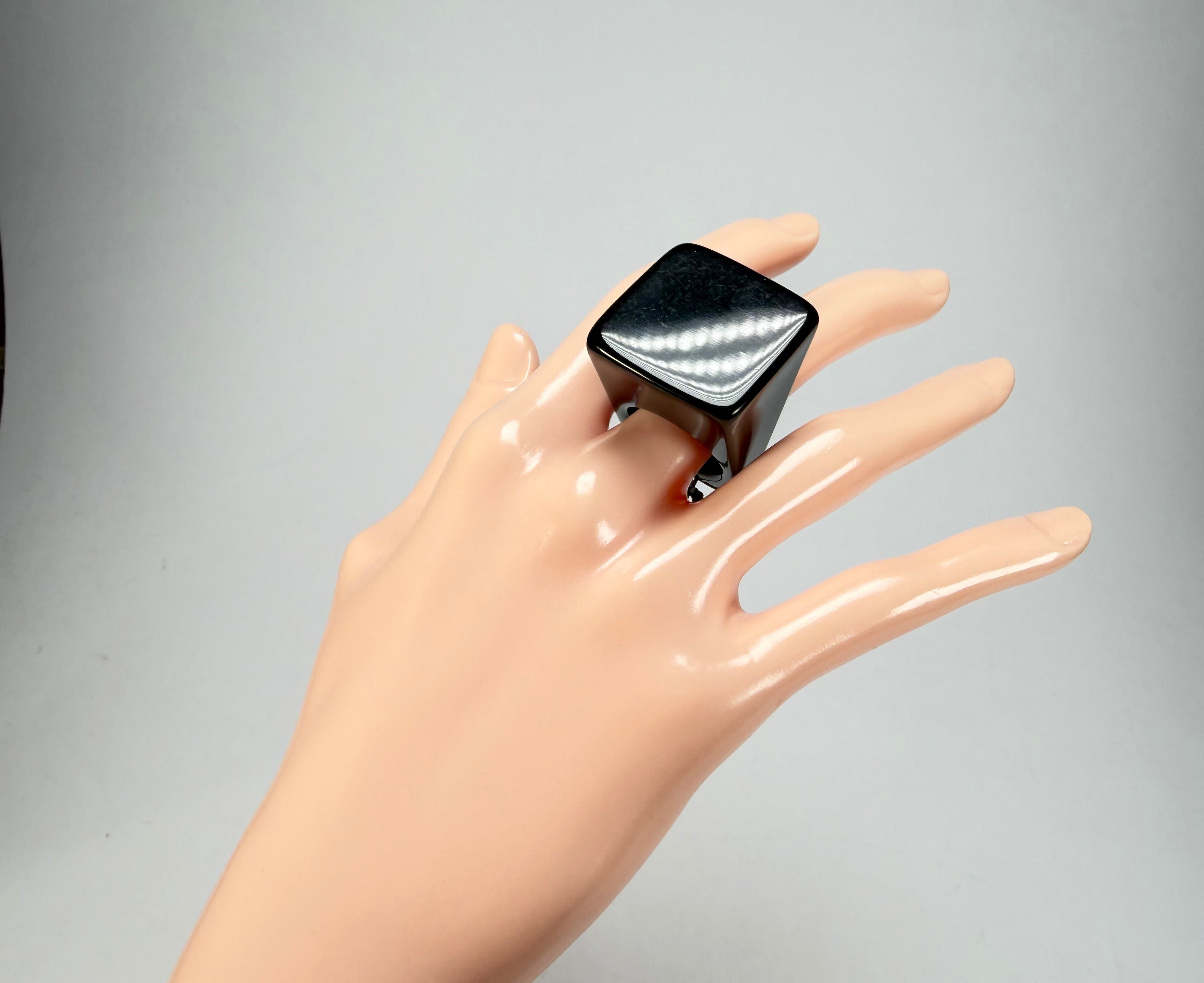 Sobral - Preto "Carre" Black Resin Ring ( 000149 ) - Size UK N / US 7
