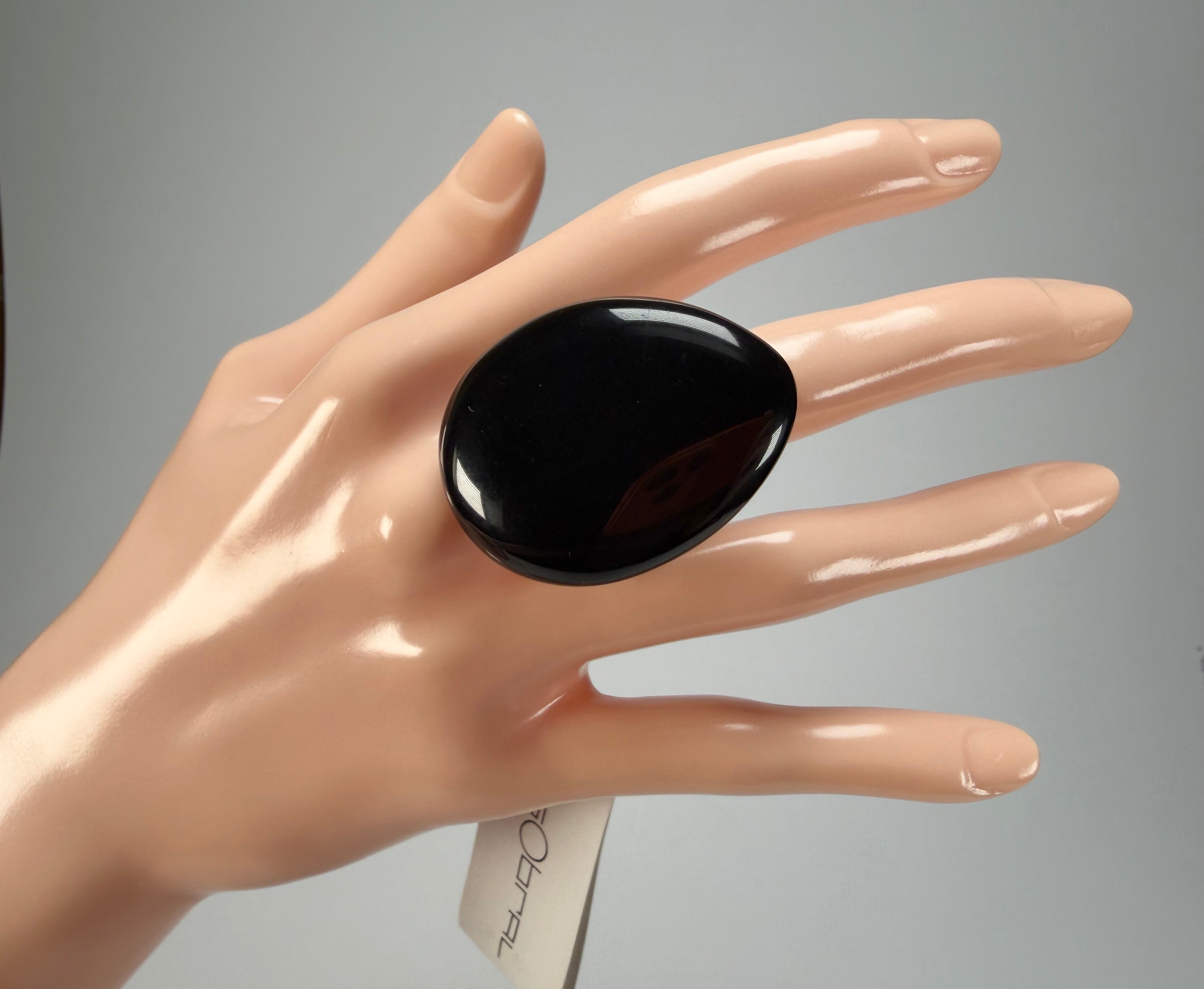 Sobral - Preto "Poesia" Black Resin Ring ( 003597 ) - Size UK R / US 8